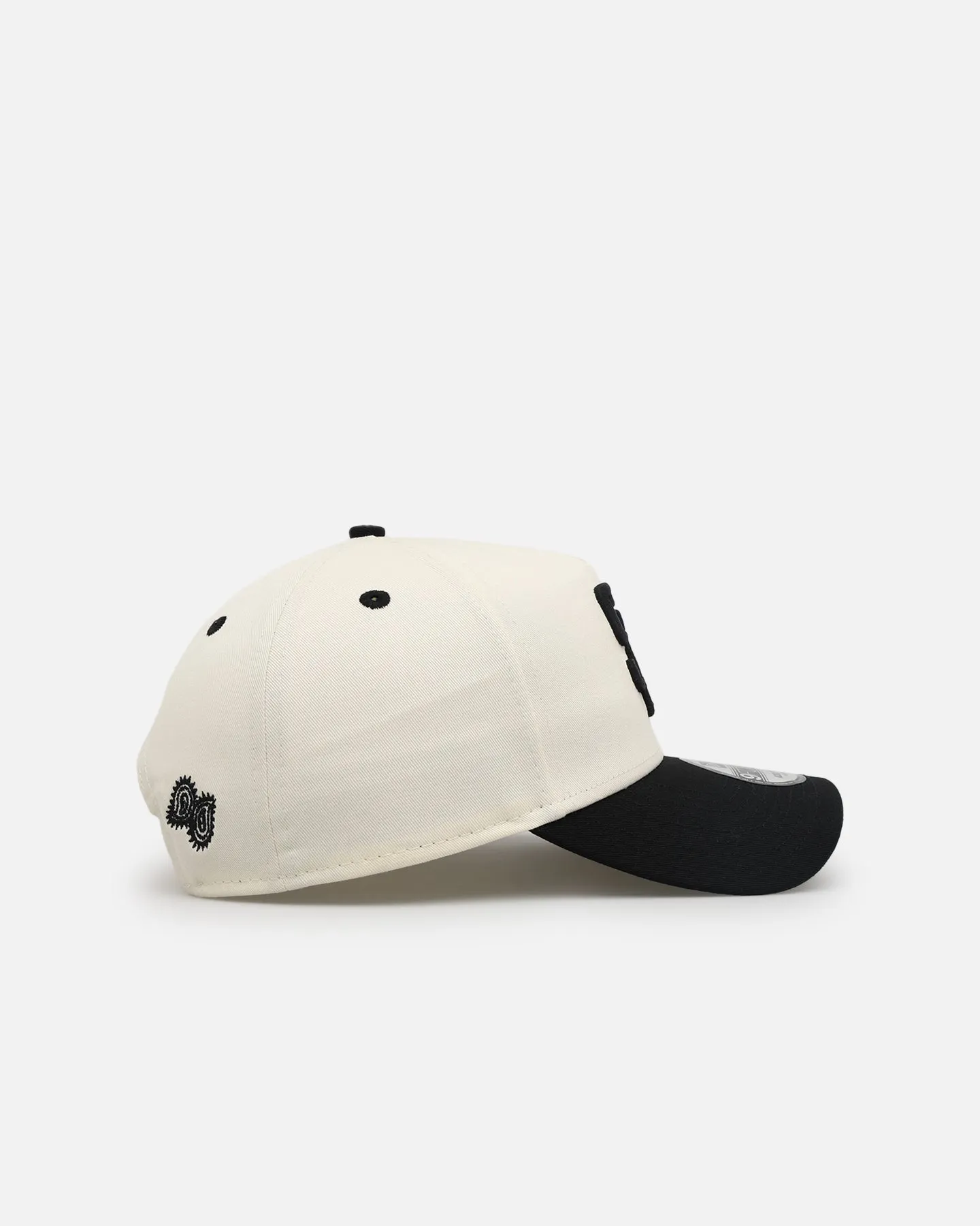 New Era San Diego Padres 'Paisley Hit' 9FORTY A-Frame Snapback Chrome White/Black sold by Culture Kings product image thumbnail 3