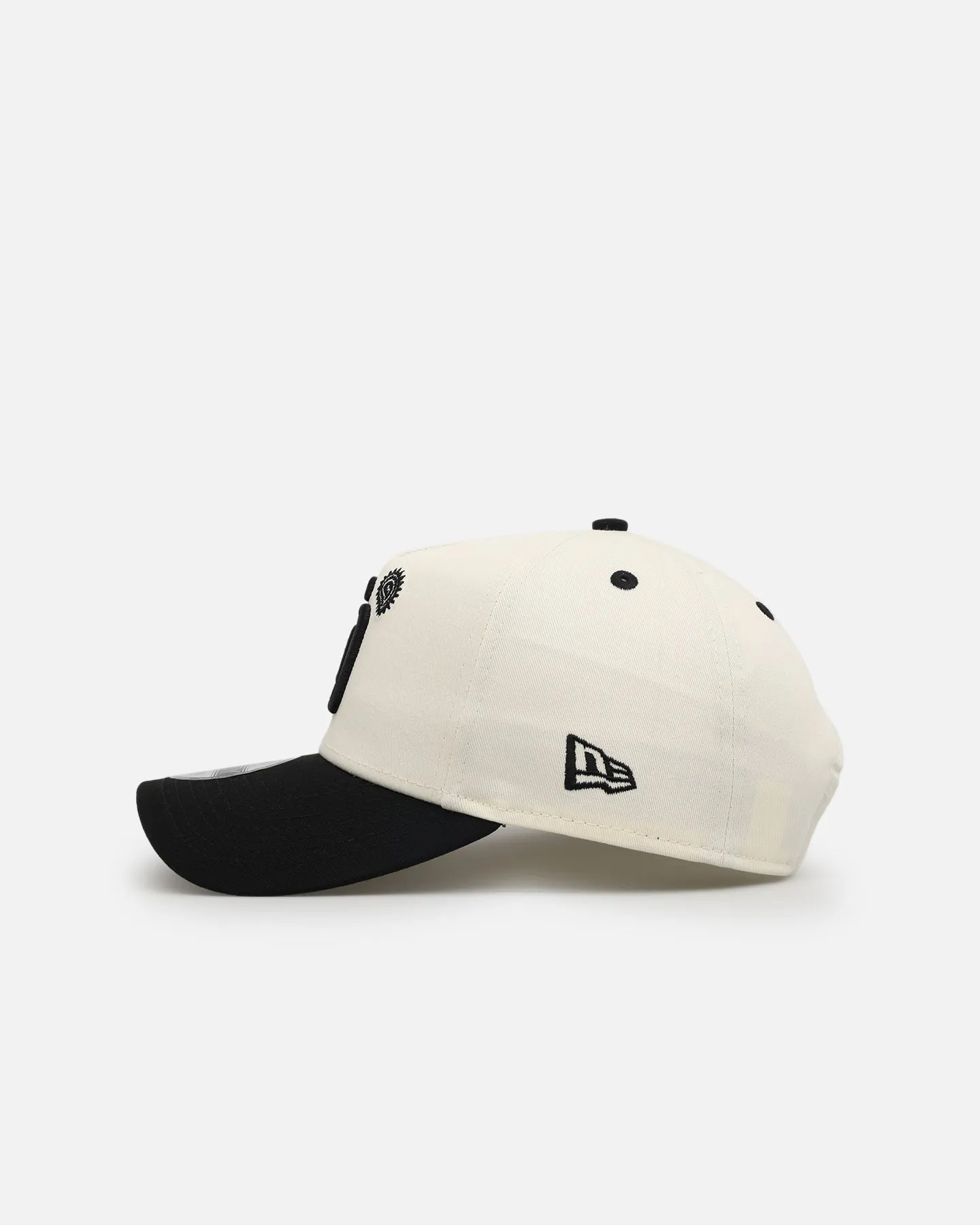 New Era San Diego Padres 'Paisley Hit' 9FORTY A-Frame Snapback Chrome White/Black sold by Culture Kings product image thumbnail 4