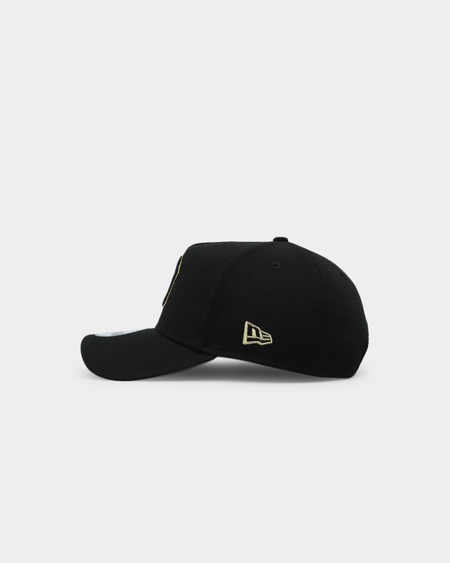 New Era New York Yankees 'Gold Links' 9FORTY A-Frame Snapback Black sold by Culture Kings product image thumbnail 4