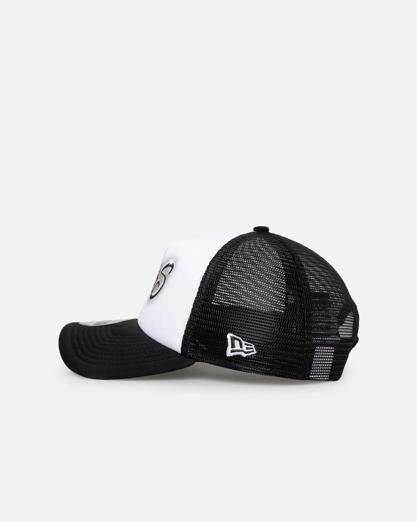 New Era Las Vegas Raiders 'Airbrush' 9FORTY A-Frame Trucker Snapback White/OTC sold by Culture Kings product image thumbnail 4