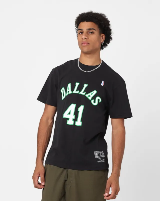 Mitchell & Ness Dallas Mavericks Dirk Nowitzki Player N&N T-Shirt Vintage Black sold by Culture Kings