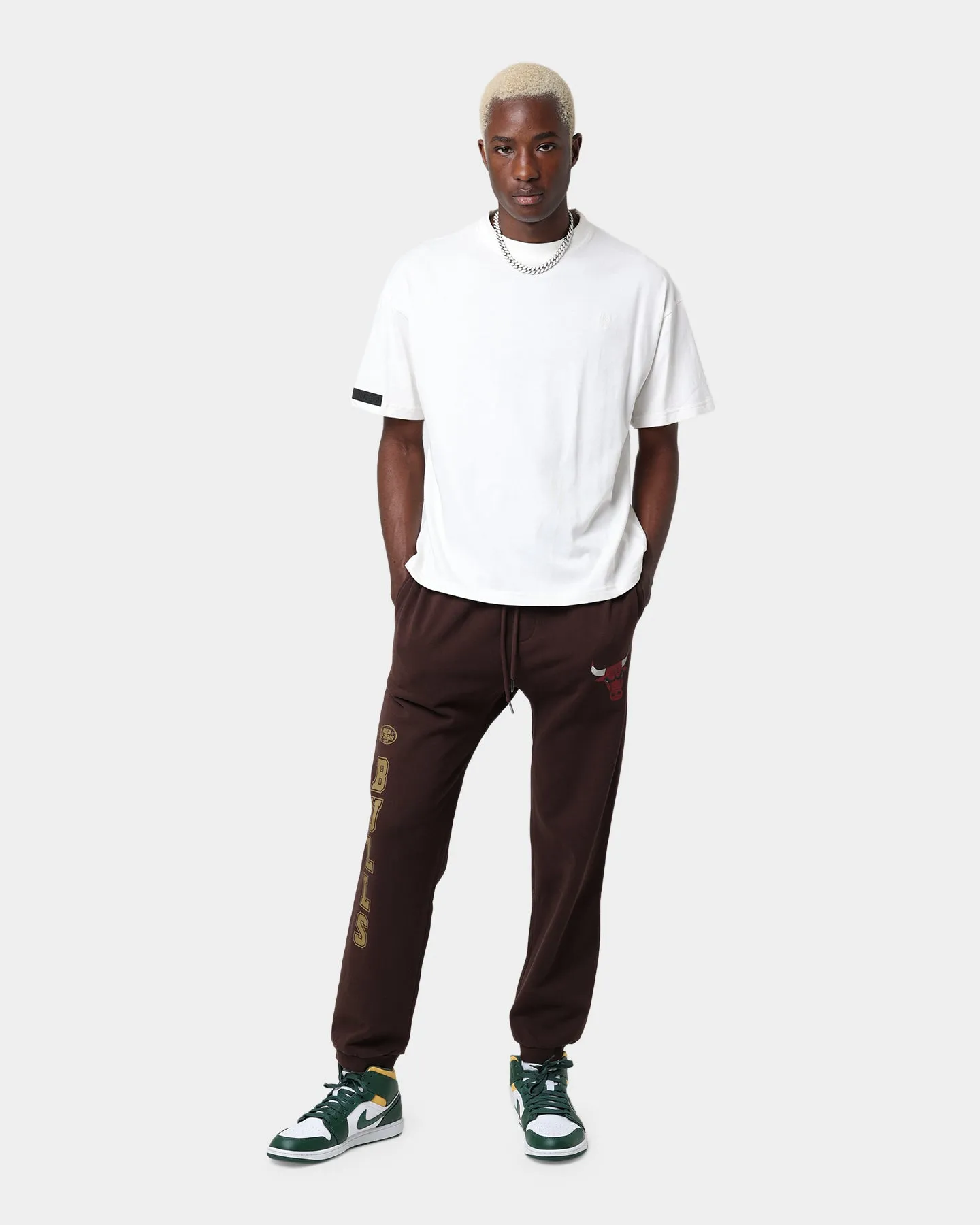 Mitchell & Ness Chicago Bulls Lux Brown Sweatpants Baroque Brown sold by Culture Kings product image thumbnail 2
