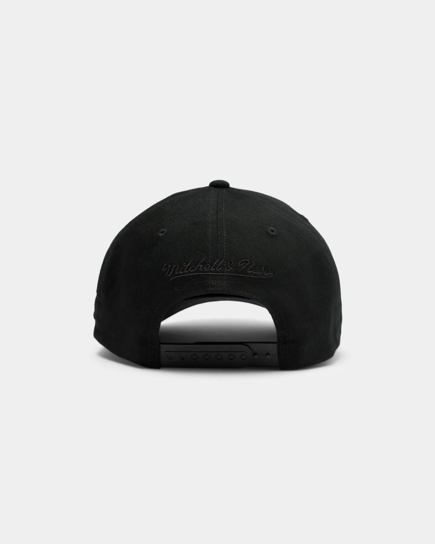 Mitchell & Ness Men's Chicago Bulls 'Hang Time' 110 Pinch Snapback Black sold by Culture Kings product image thumbnail 2