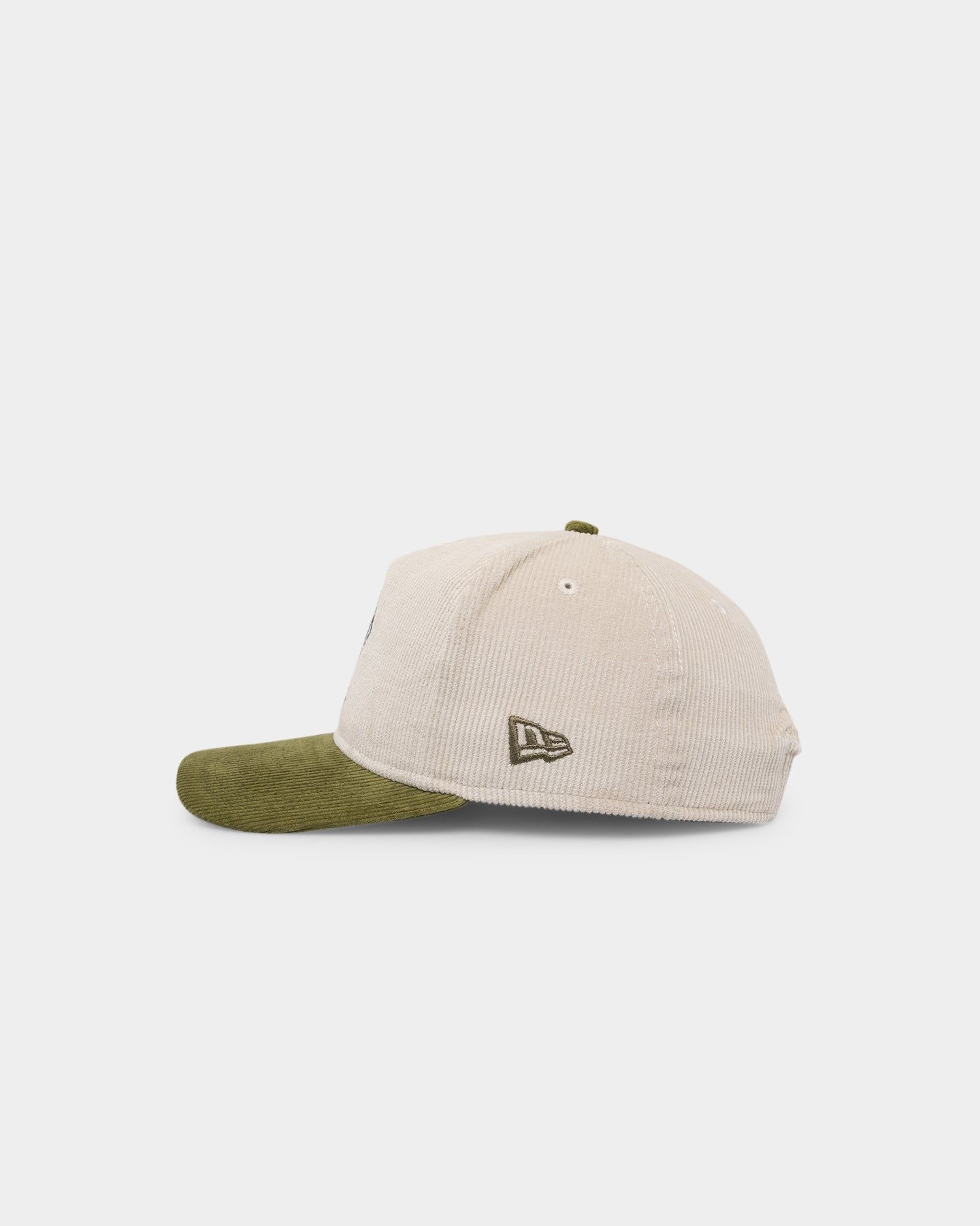 New Era New York Yankees 'Dusty Olive' Corduroy Golfer Snapback Green Med sold by Culture Kings product image thumbnail 4