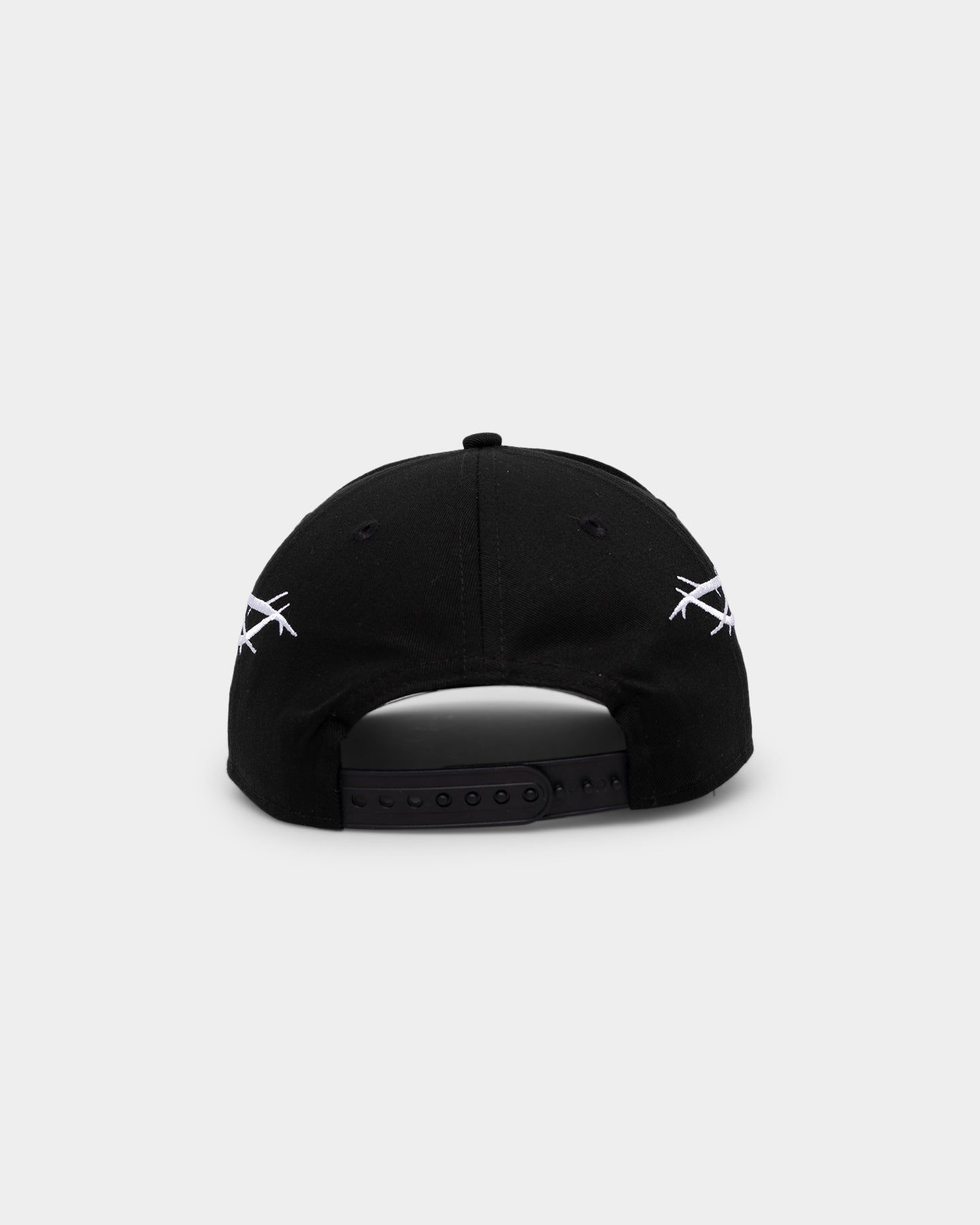 New Era Dallas Cowboys 'Twisted Thorns' Golfer Pre-Curved Snapback Black sold by Culture Kings product image thumbnail 2