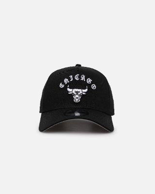 New Era Chicago Bulls 'Gothic Arch' 9FORTY A-Frame Snapback Black/White sold by Culture Kings