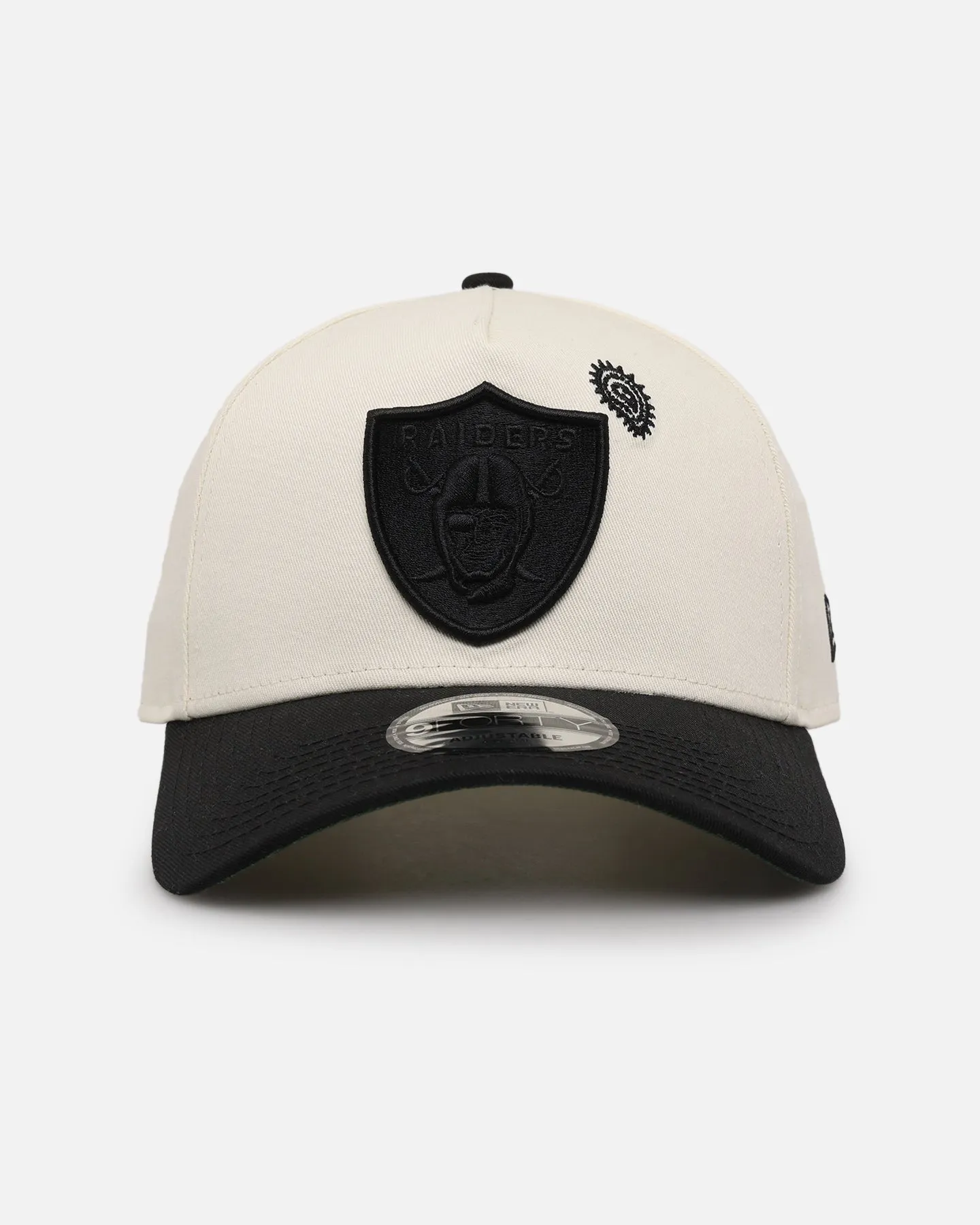 New Era Las Vegas Raiders 'Paisley Hit' 9FORTY A-Frame Snapback Chrome White/Black sold by Culture Kings