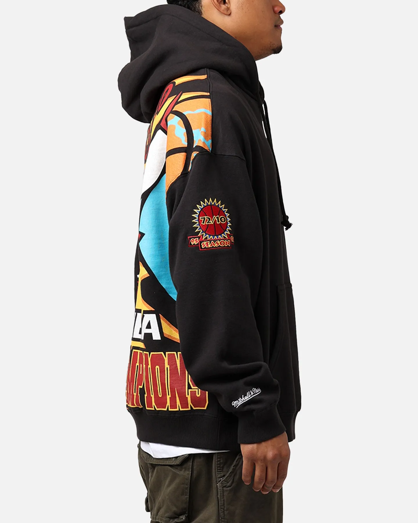 Mitchell & Ness Chicago Bulls 6 Time Hoodie Black sold by Culture Kings product image thumbnail 4