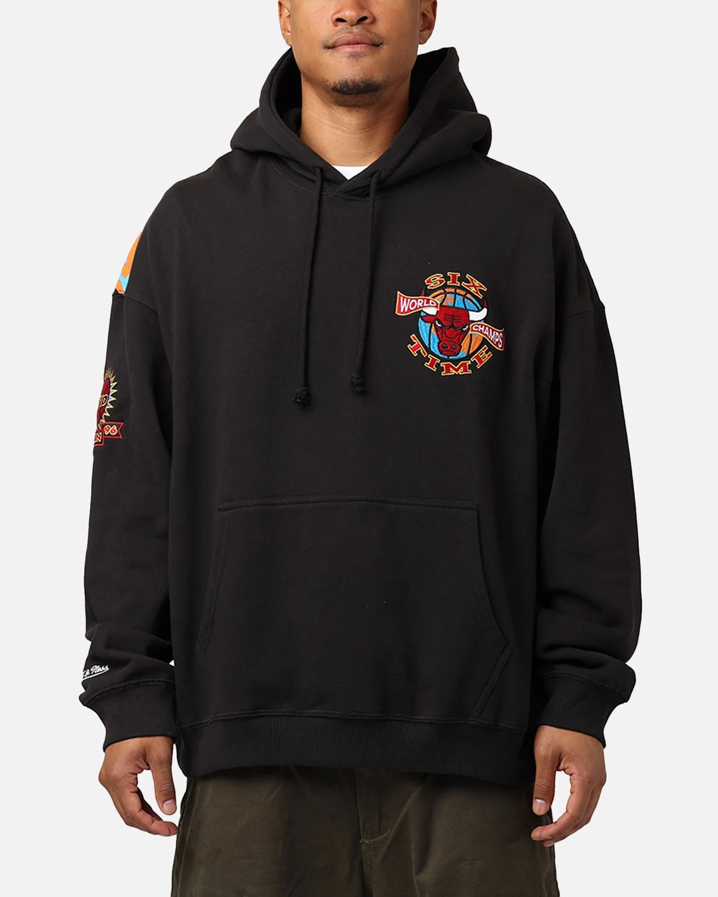 Mitchell & Ness Chicago Bulls 6 Time Hoodie Black sold by Culture Kings product image thumbnail 2