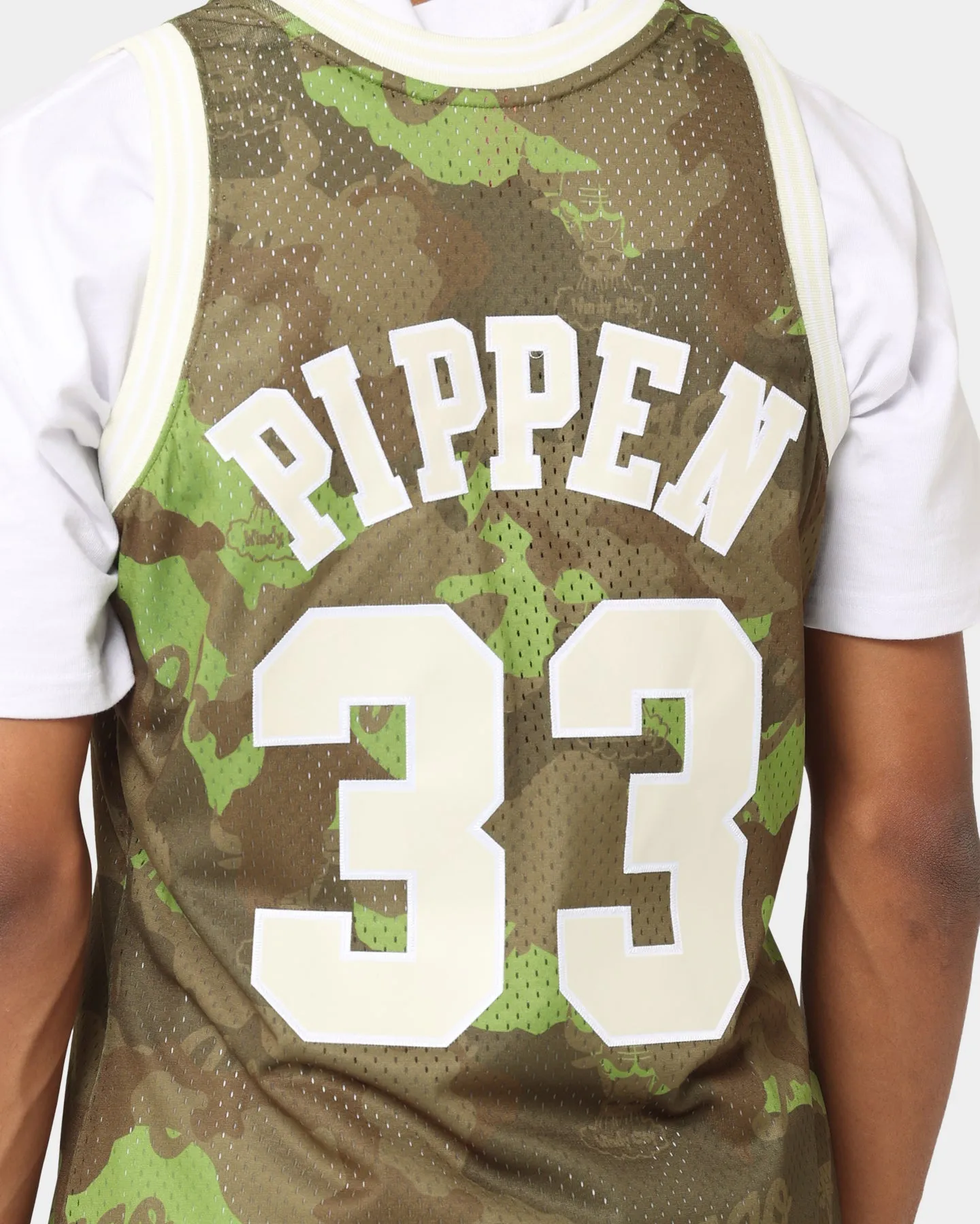 Mitchell & Ness Chicago Bulls '97-'98 Camo Swing Jersey Green Camo sold by Culture Kings product image thumbnail 5
