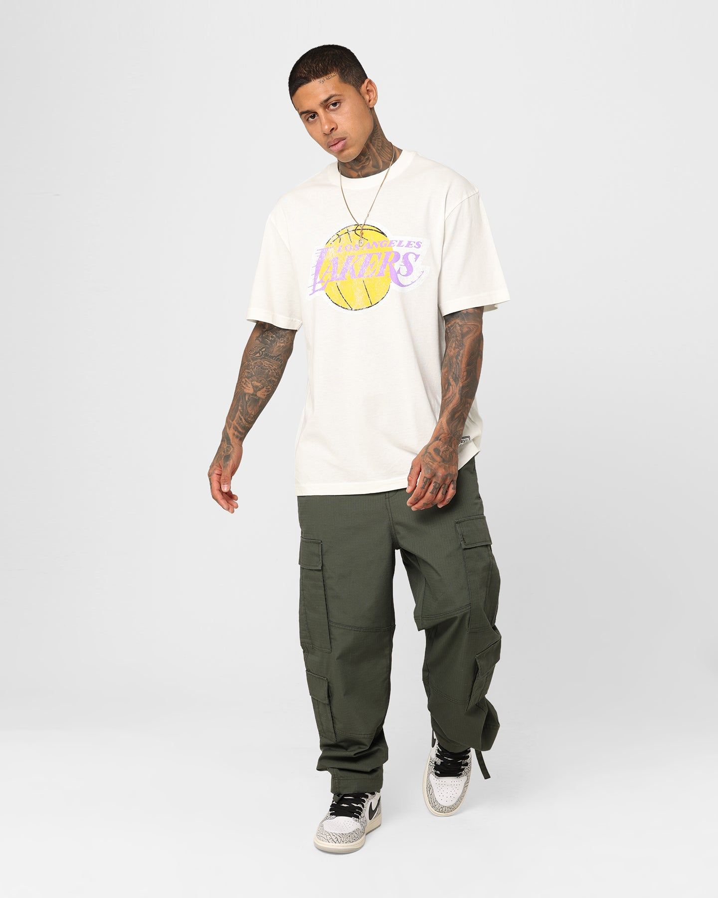 Mitchell & Ness Los Angeles Lakers Oversized Logo T-Shirt Vintage White sold by Culture Kings product image thumbnail 2