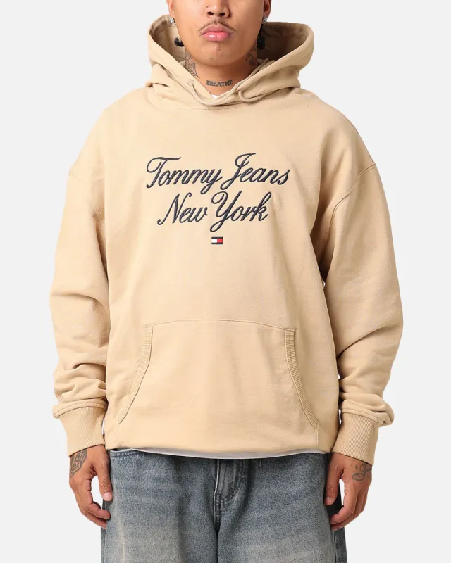 Tommy Jeans TJM Luxe Serif Relax Hoodie Tawny Sand made by Culture Kings