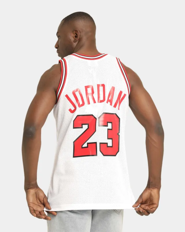 Mitchell & Ness Chicago Bulls Michael Jordan '91-'92 #23 Home Game Authentic Jersey White sold by Culture Kings