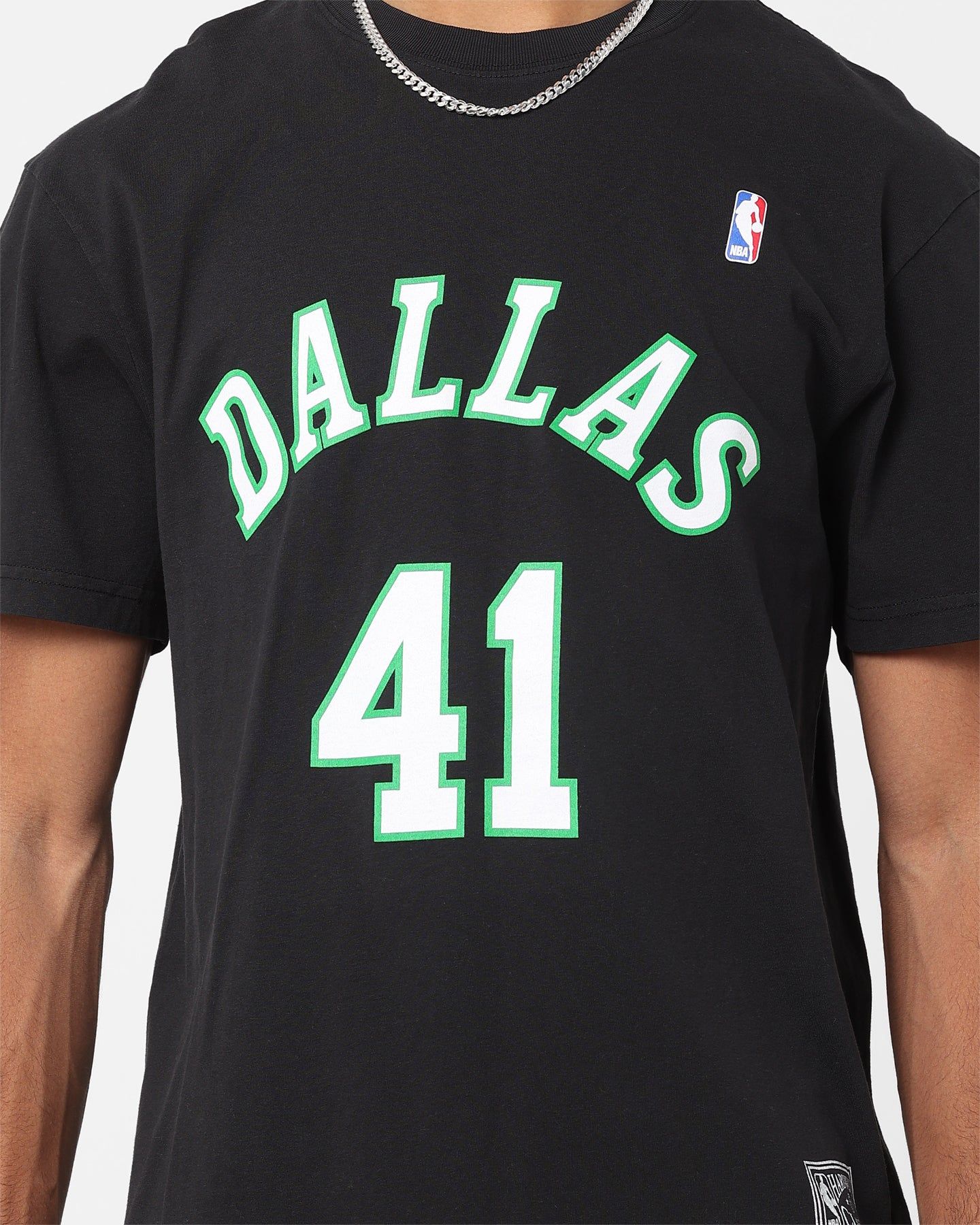 Mitchell & Ness Dallas Mavericks Dirk Nowitzki Player N&N T-Shirt Vintage Black sold by Culture Kings product image thumbnail 4