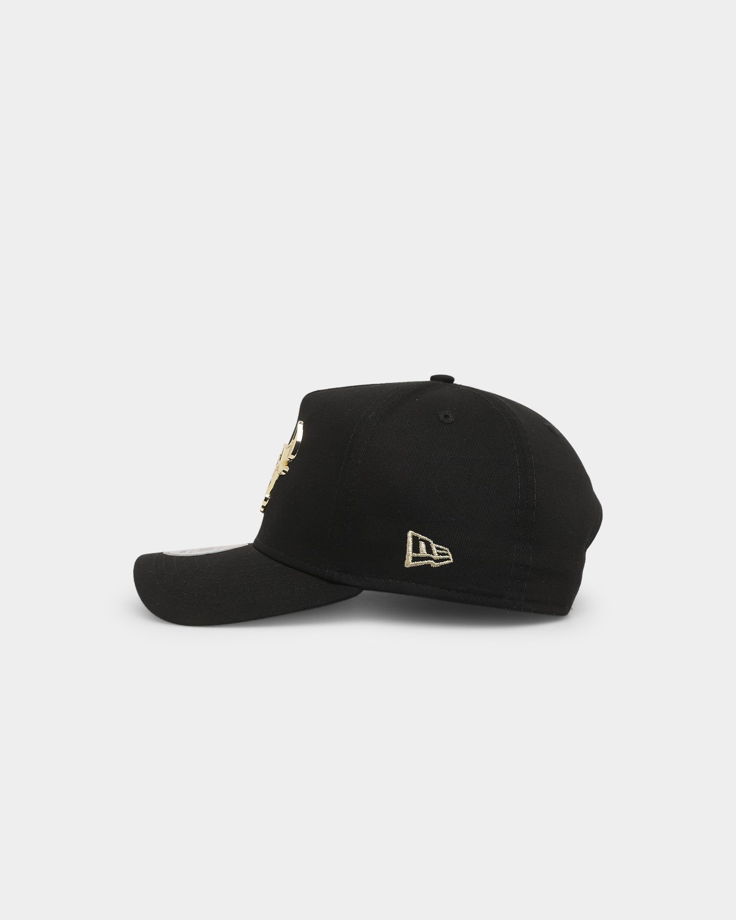 New Era Chicago Bulls 'Metal Badge' 9FORTY K-Frame Snapback Black/Gold Metallic sold by Culture Kings product image thumbnail 5
