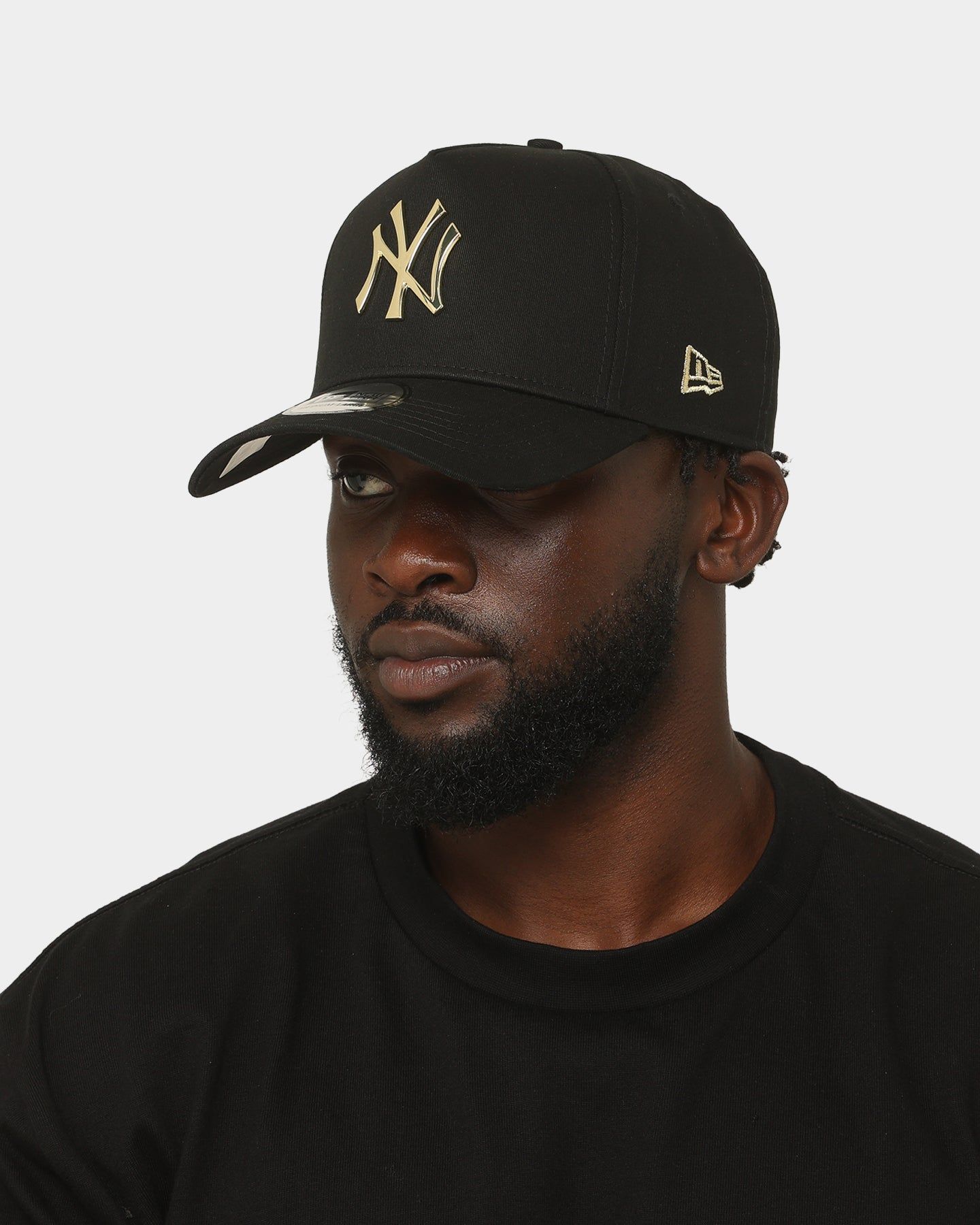 New Era New York Yankees 'Metal Badge' 9FORTY K-Frame Snapback Black/Gold Metallic sold by Culture Kings product image thumbnail 2