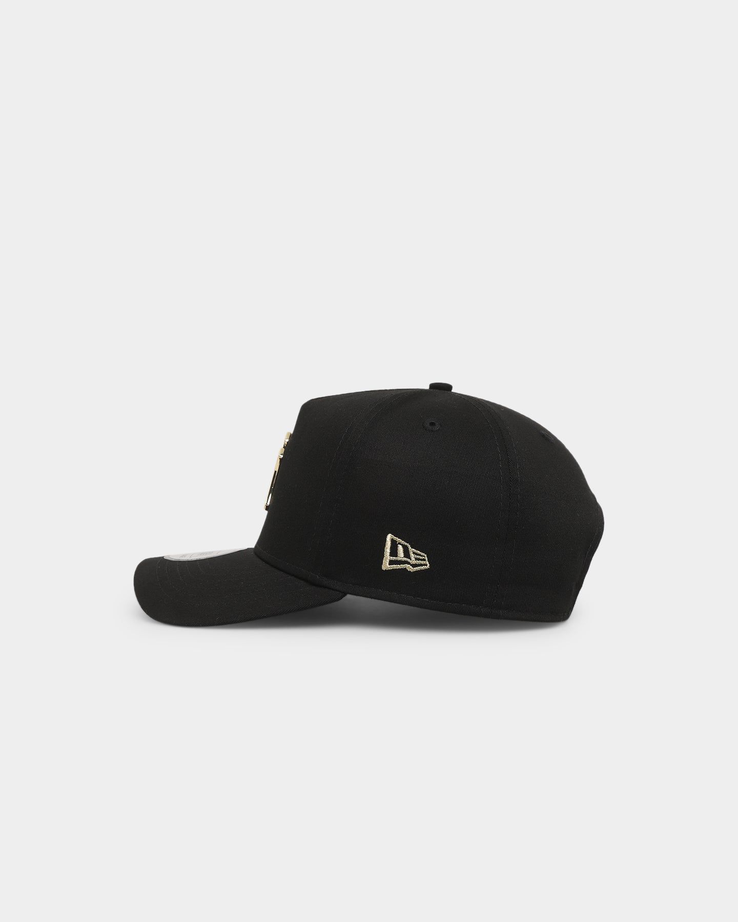 New Era New York Yankees 'Metal Badge' 9FORTY K-Frame Snapback Black/Gold Metallic sold by Culture Kings product image thumbnail 5