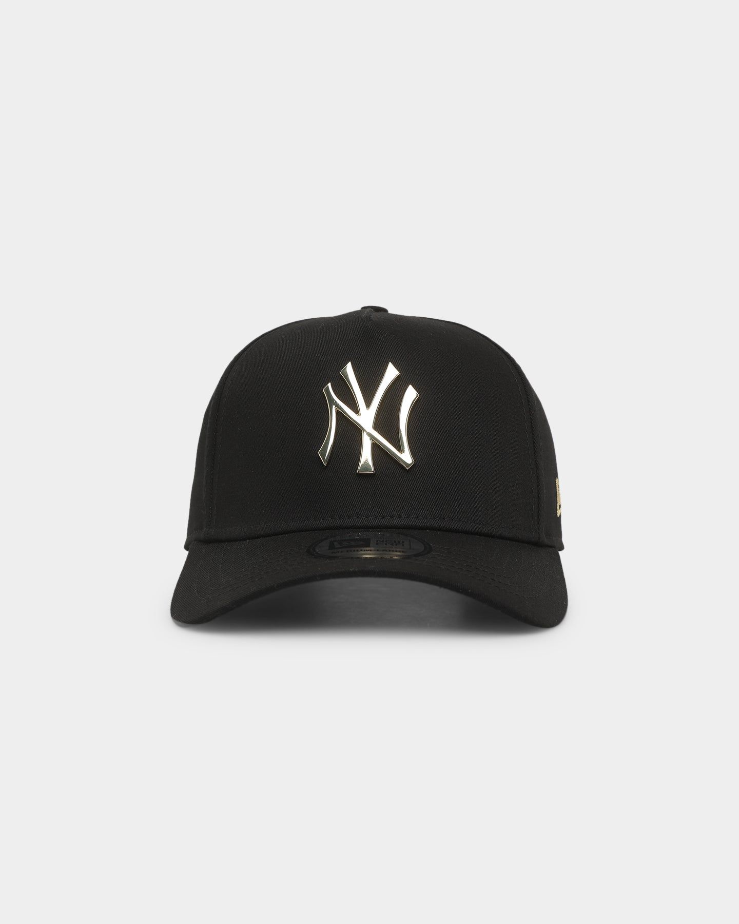 New Era New York Yankees 'Metal Badge' 9FORTY K-Frame Snapback Black/Gold Metallic sold by Culture Kings