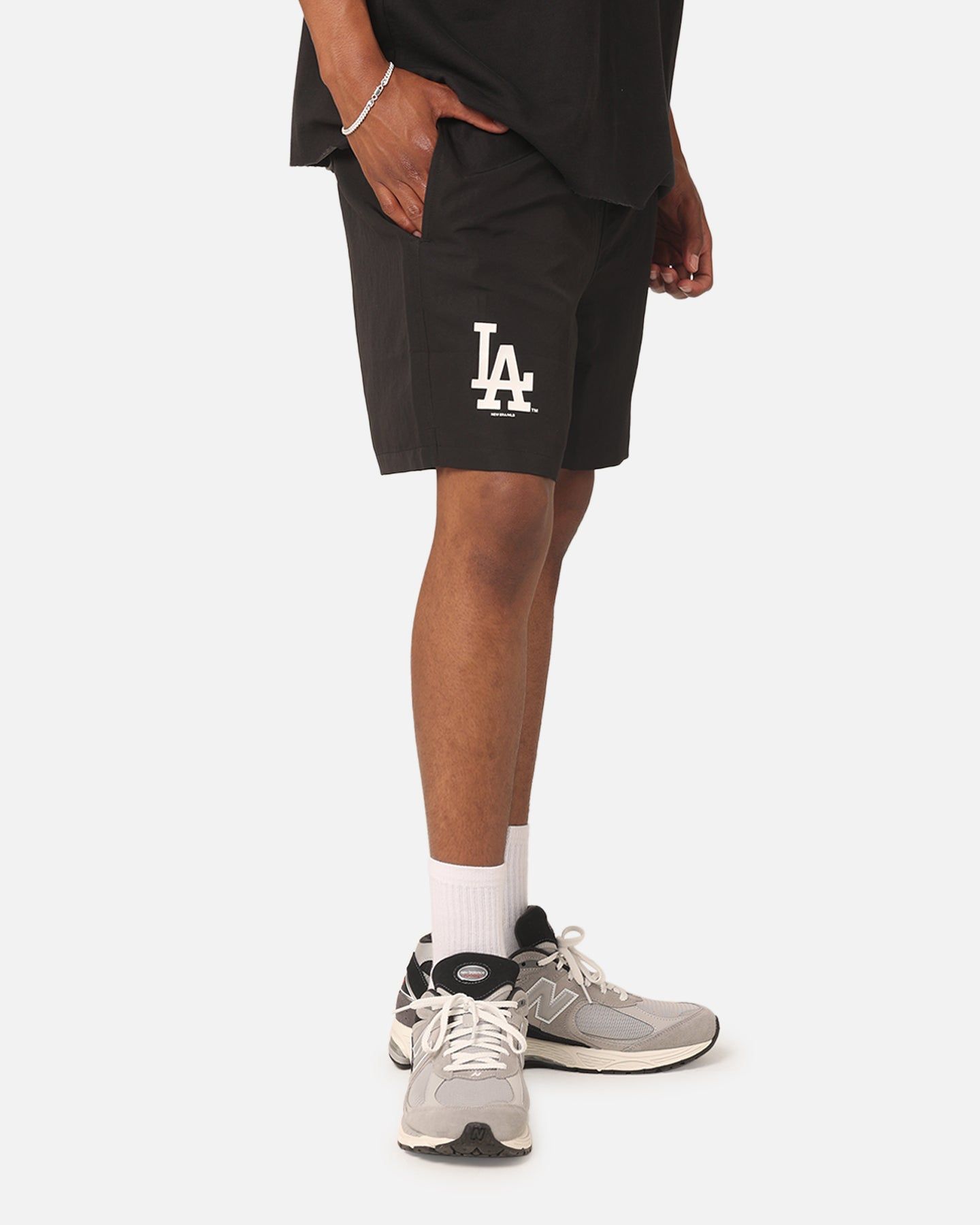 New Era Los Angeles Dodgers Woven Shorts Black sold by Culture Kings product image thumbnail 5