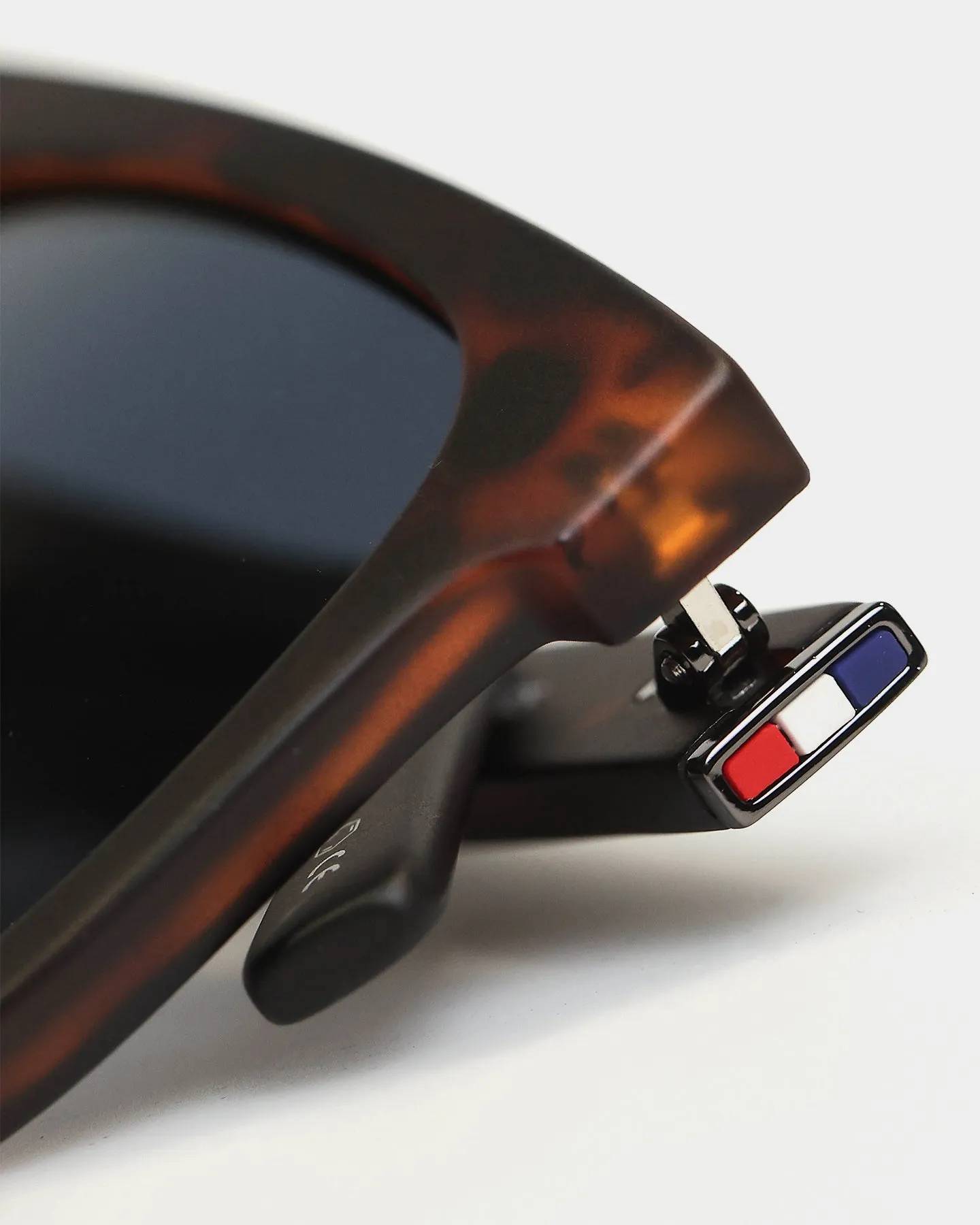 Le Specs Covert Sunglasses Matte Tortoise/Smoke sold by Culture Kings product image thumbnail 4