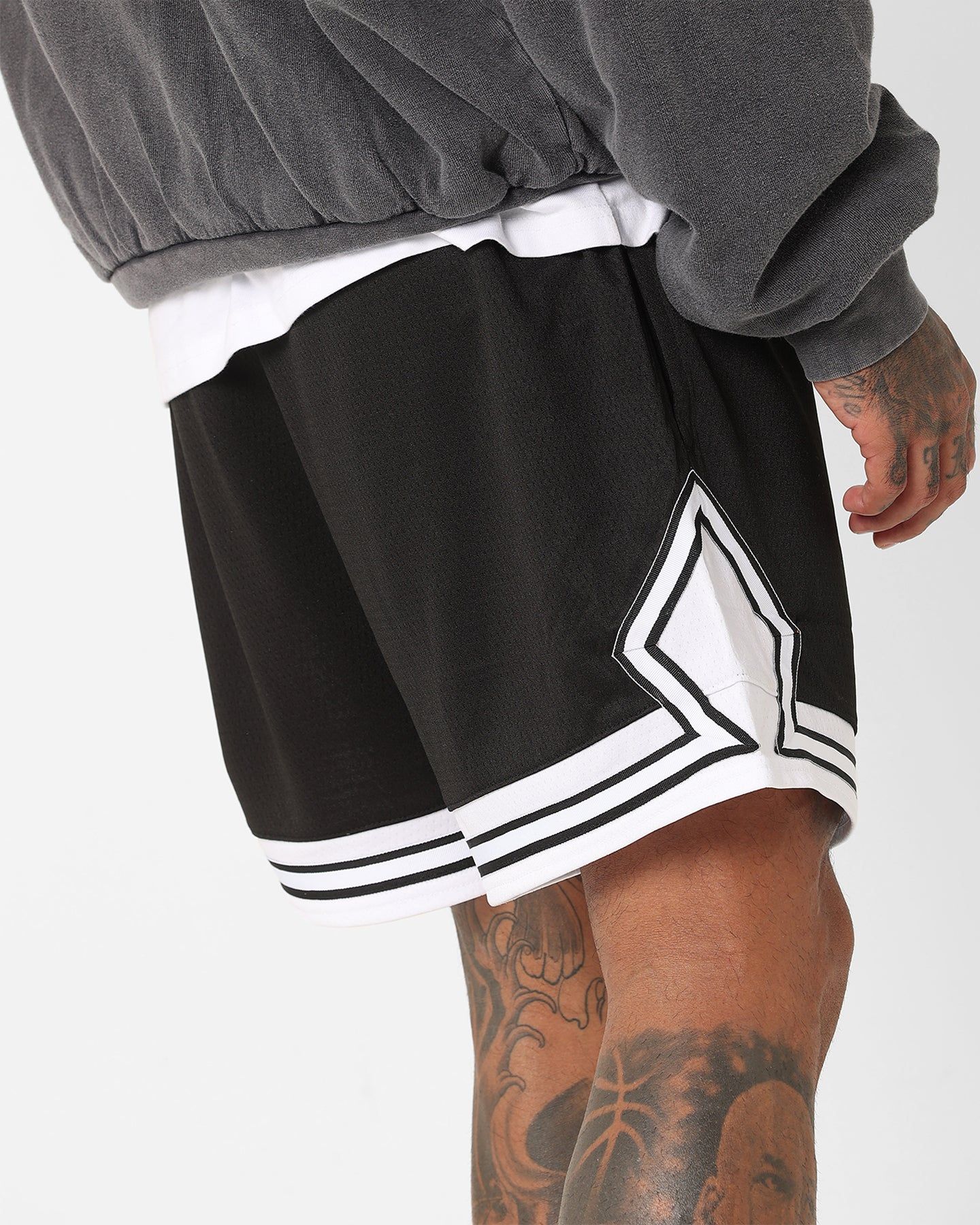 New Era Diamond Tipping Shorts Black sold by Culture Kings product image thumbnail 4