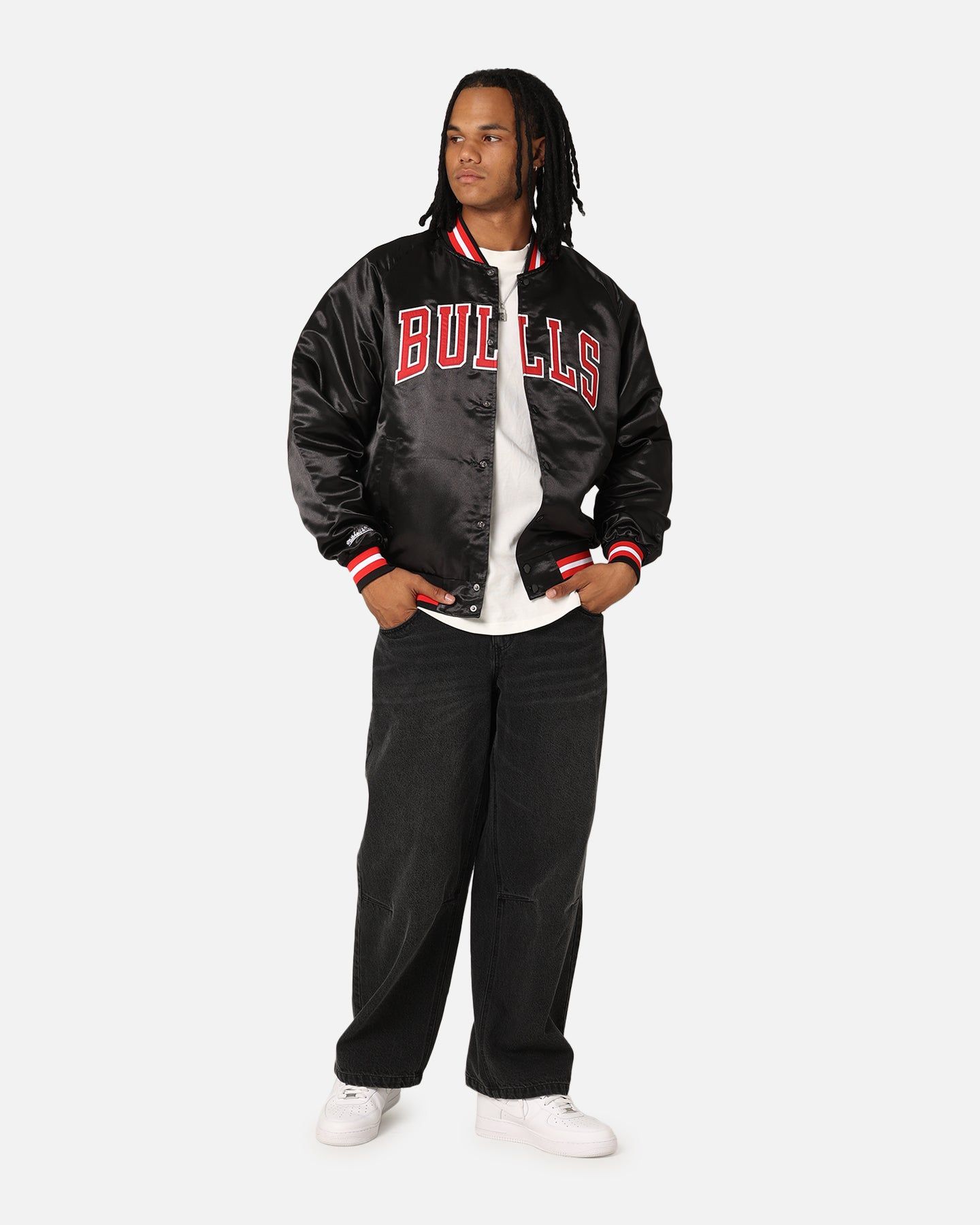 Mitchell & Ness Chicago Bulls Lightweight Satin Jacket Black sold by Culture Kings product image thumbnail 2