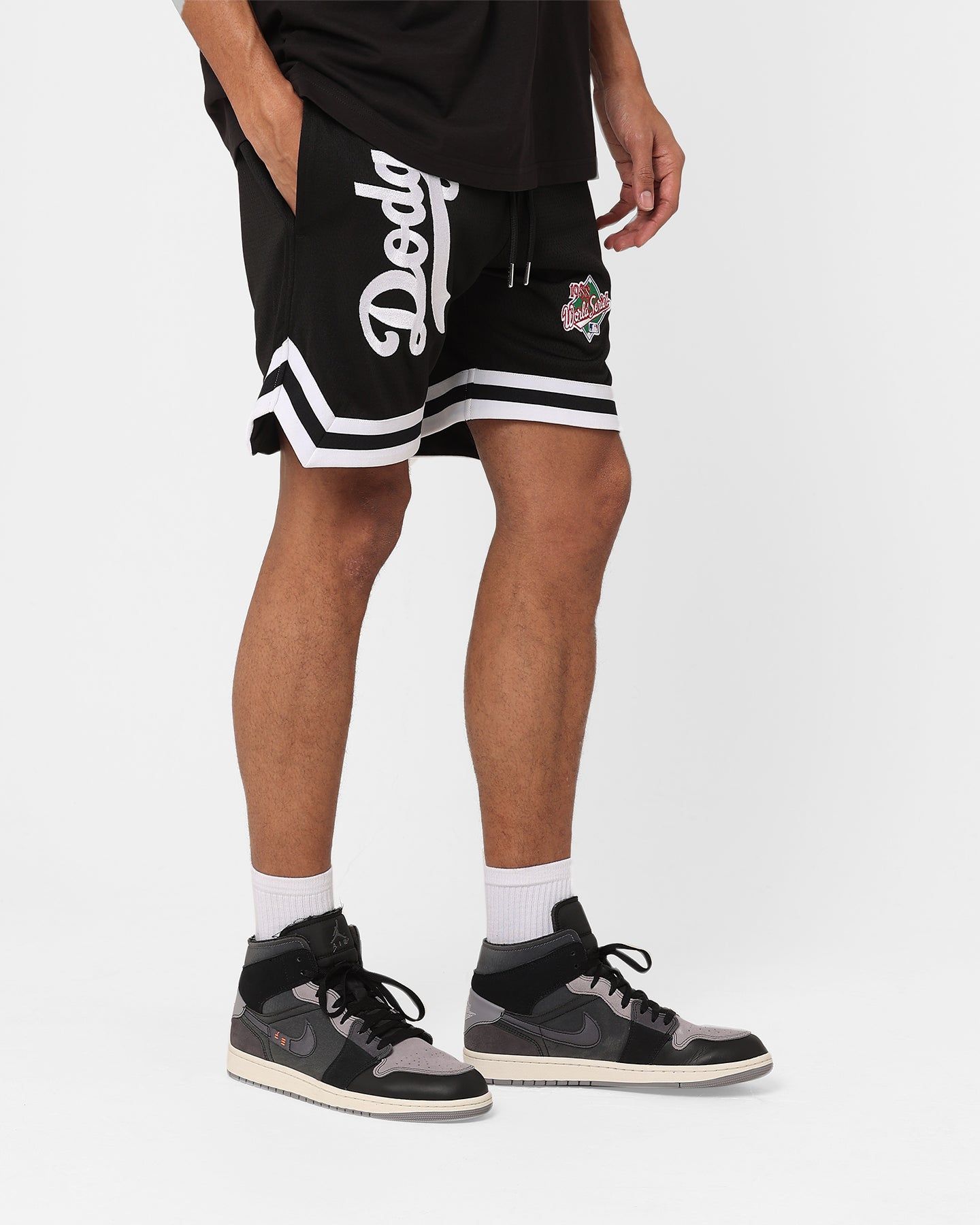 New Era Los Angeles Dodgers Mesh Shorts Black sold by Culture Kings product image thumbnail 5
