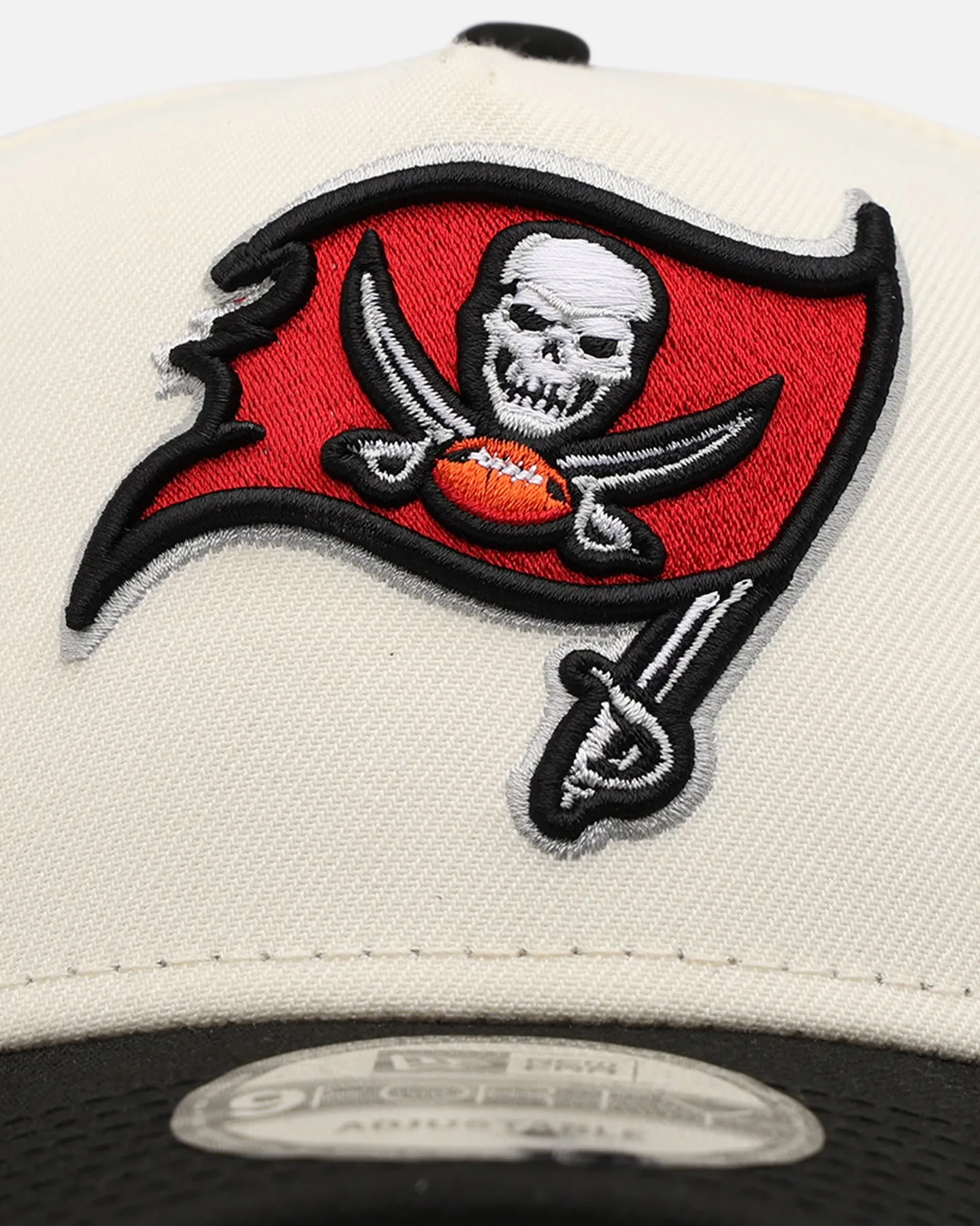 New Era Tampa Bay Buccaneers 'NFL Kickoff' 9FORTY A-Frame Snapback Chrome sold by Culture Kings product image thumbnail 5