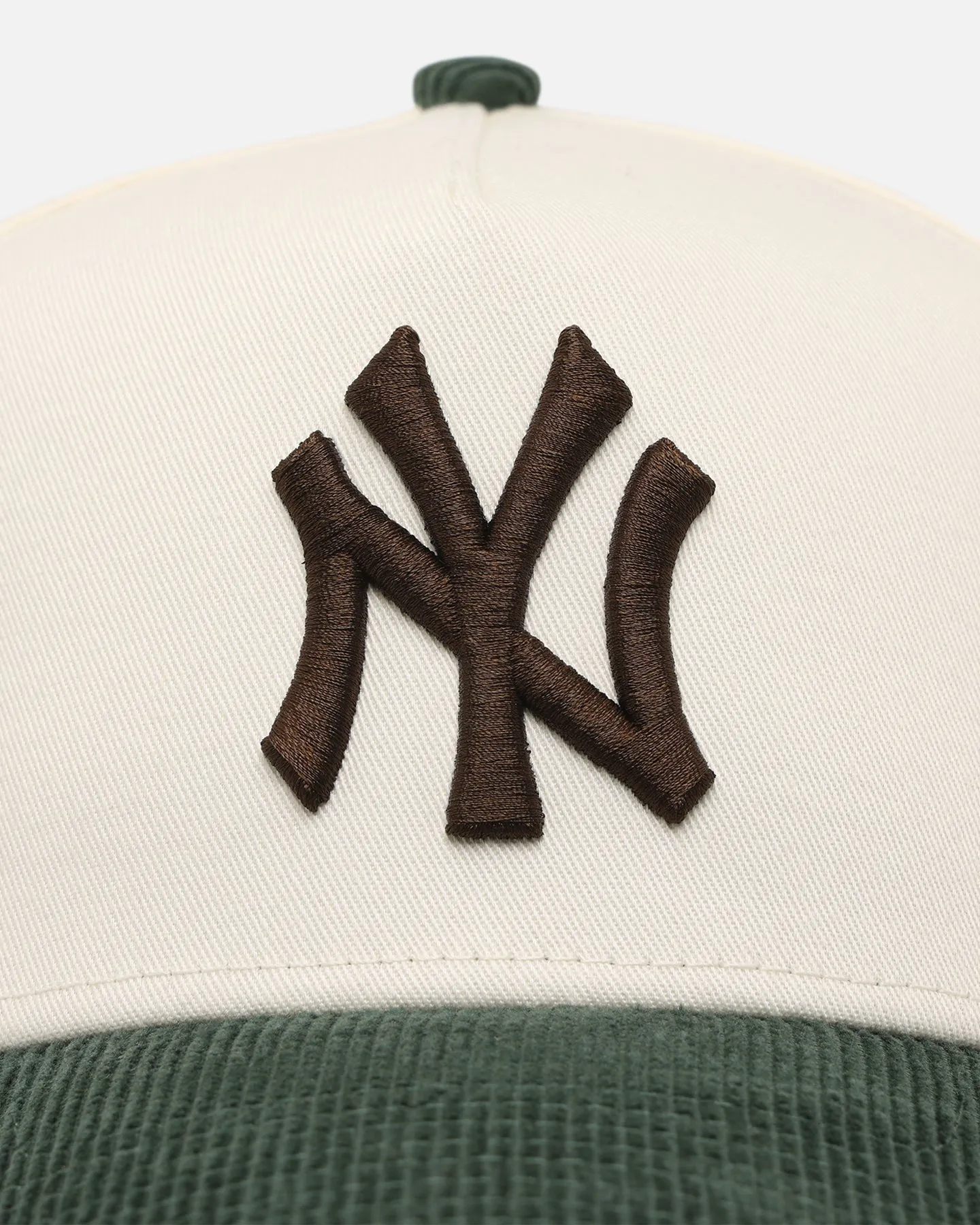 New Era New York Yankees 'Chrome White Green' Corduroy Visor 9FORTY A-Frame Snapback Chrome sold by Culture Kings product image thumbnail 5