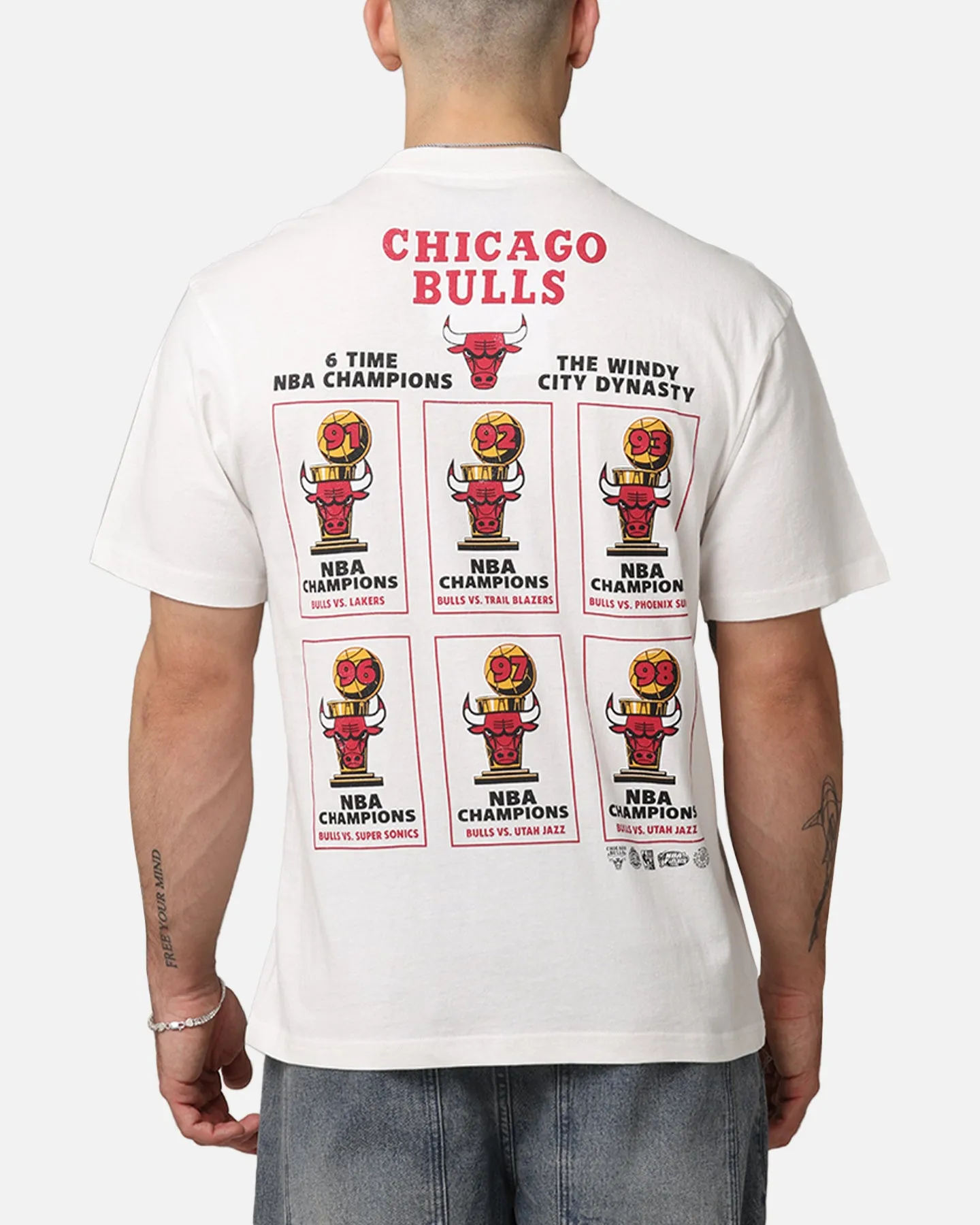 Mitchell & Ness Chicago Bulls 'UNC To Chicago' Stadium Banner T-Shirt Vintage White sold by Culture Kings product image thumbnail 2