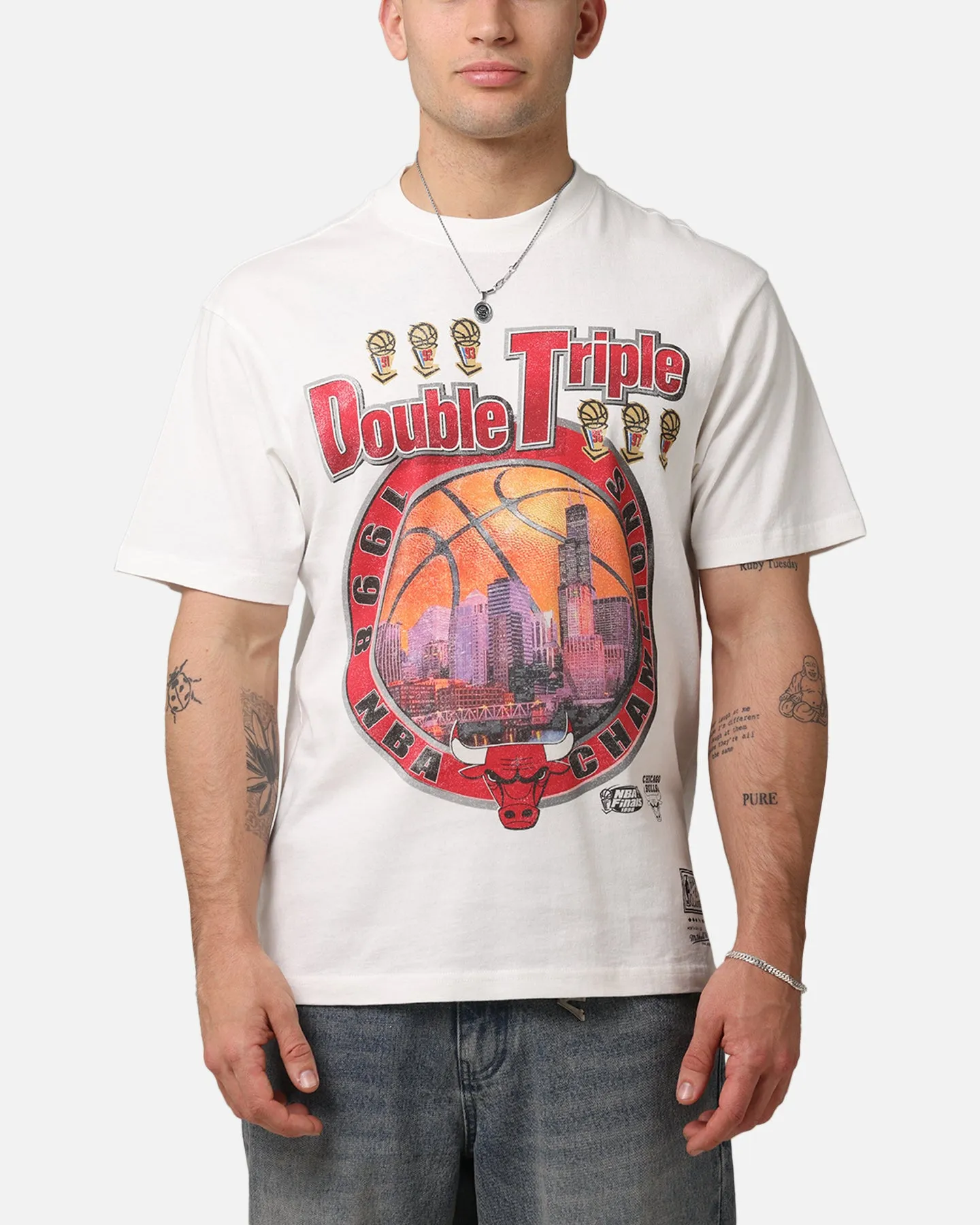 Mitchell & Ness Chicago Bulls 'UNC To Chicago' Stadium Banner T-Shirt Vintage White sold by Culture Kings