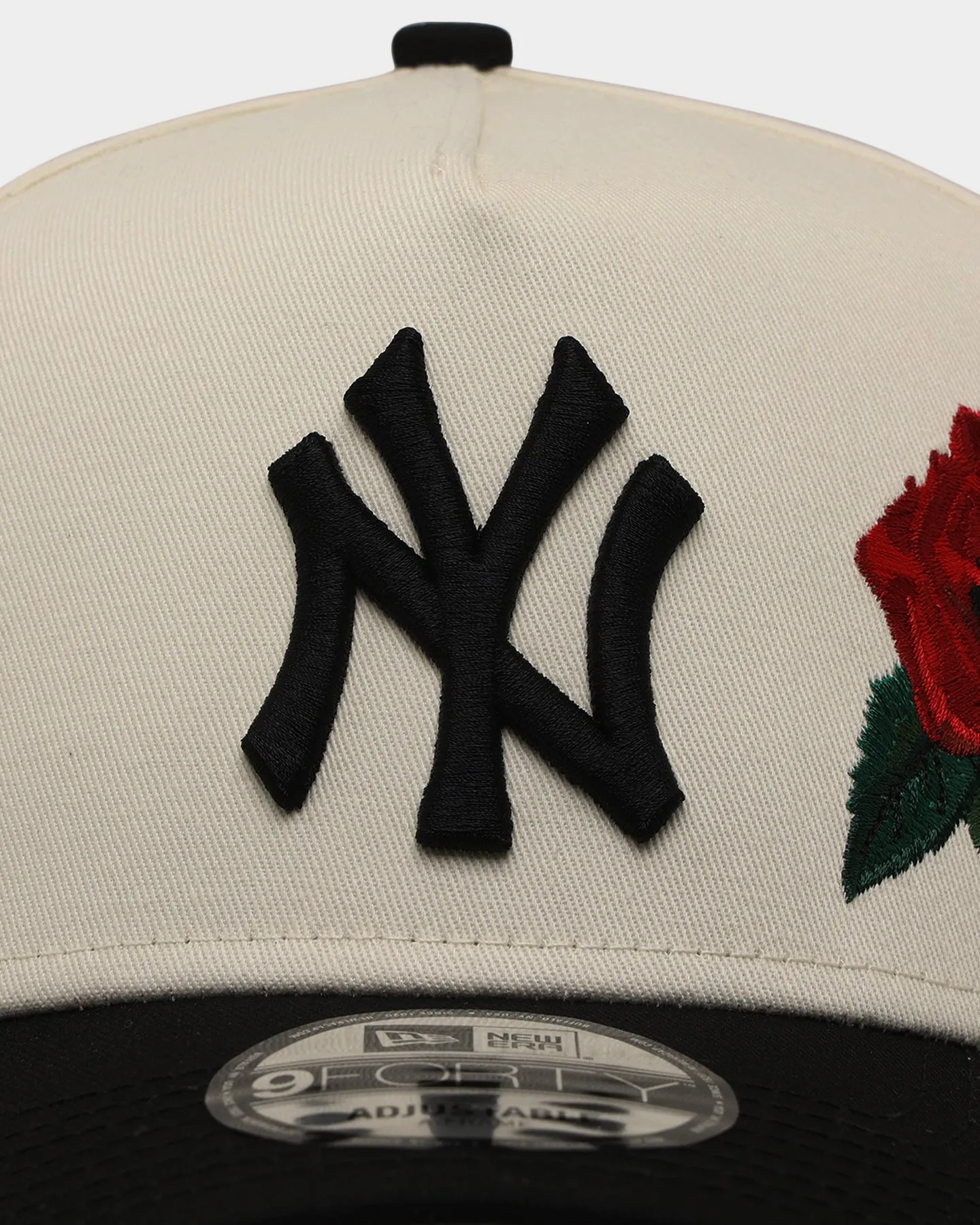 New Era New York Yankees 'Chrome Black Roses' 9FORTY A-Frame Snapback Chrome/Black sold by Culture Kings product image thumbnail 5