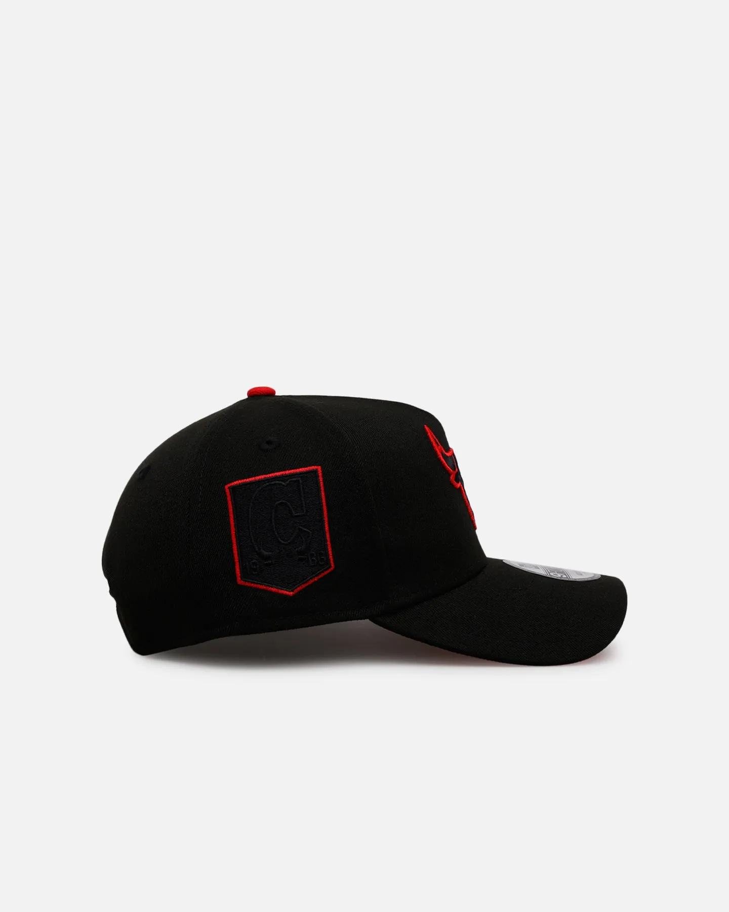 New Era Chicago Bulls 'Outline' 9FORTY A-Frame Snapback Black sold by Culture Kings product image thumbnail 3