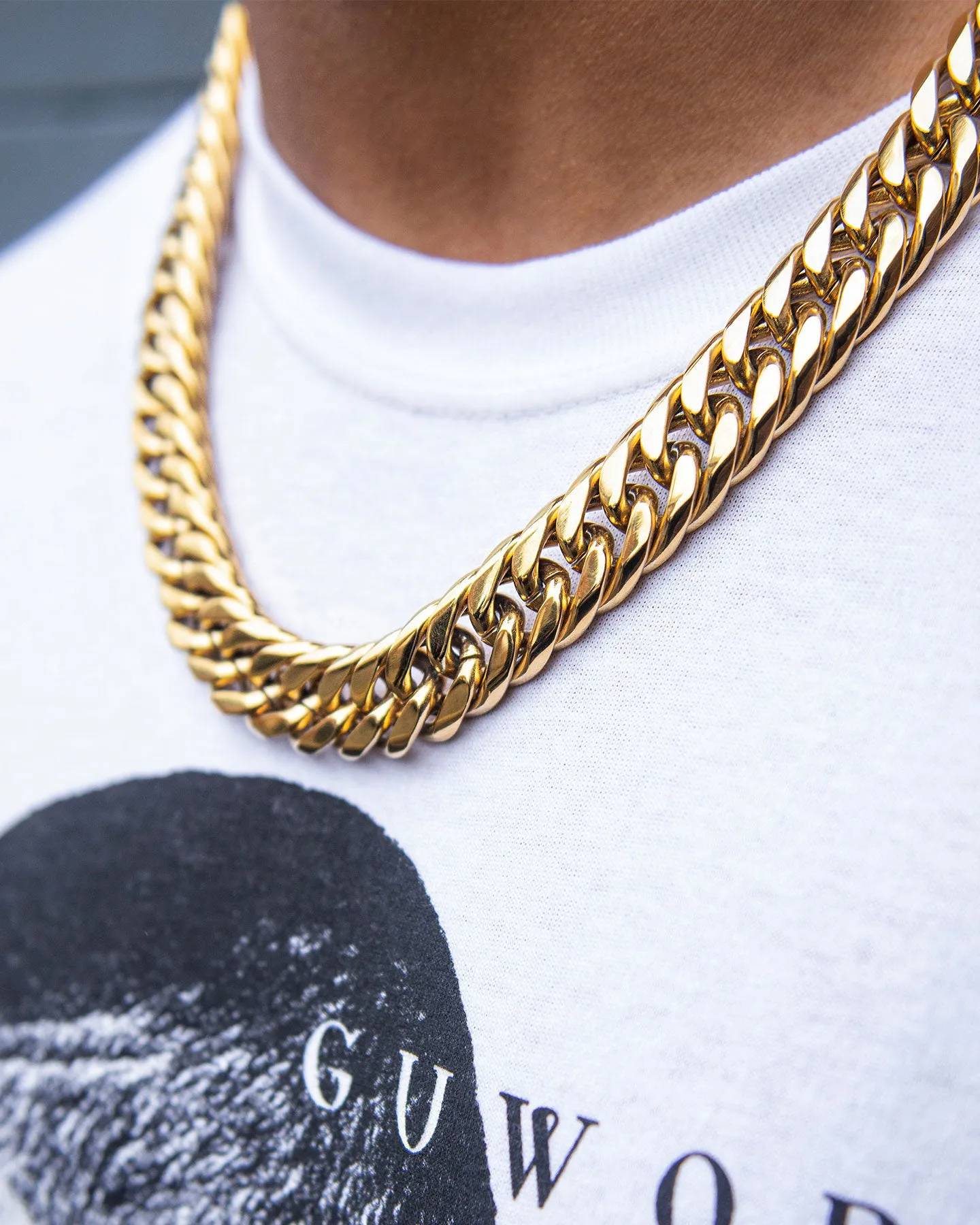 Saint Morta 24" Cuban Link Chain Gold sold by Culture Kings product image thumbnail 2