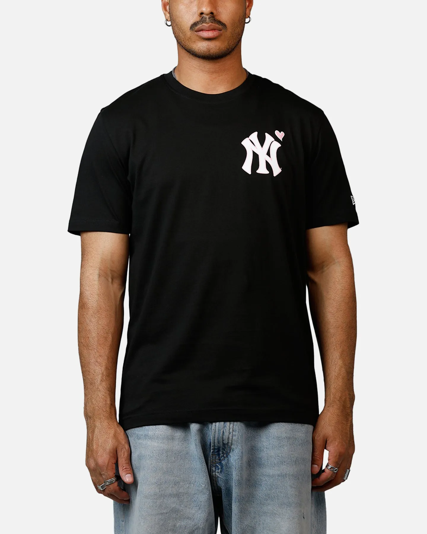 New Era New York Yankees Heart T-Shirt Black sold by Culture Kings product image thumbnail 2