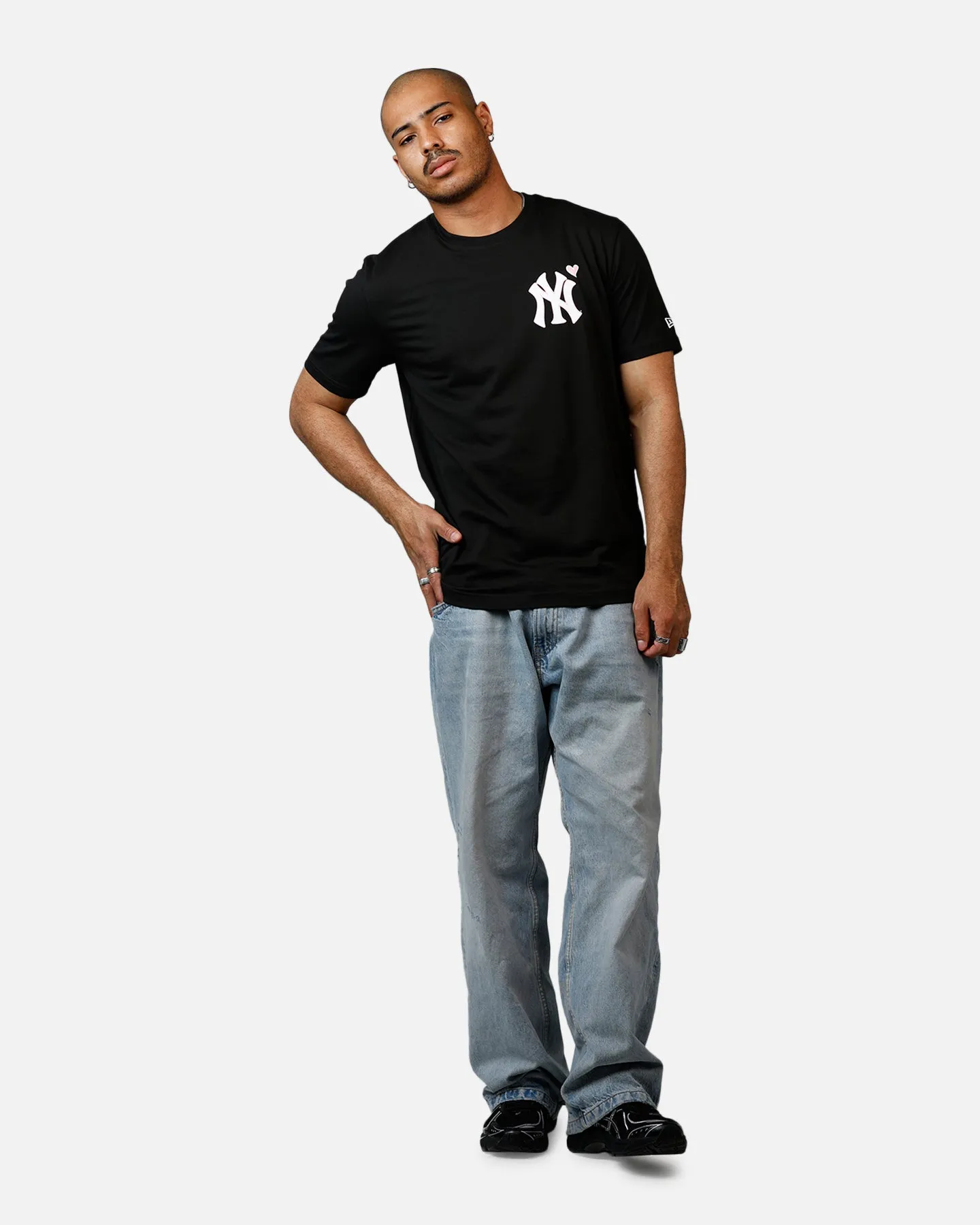 New Era New York Yankees Heart T-Shirt Black sold by Culture Kings product image thumbnail 3