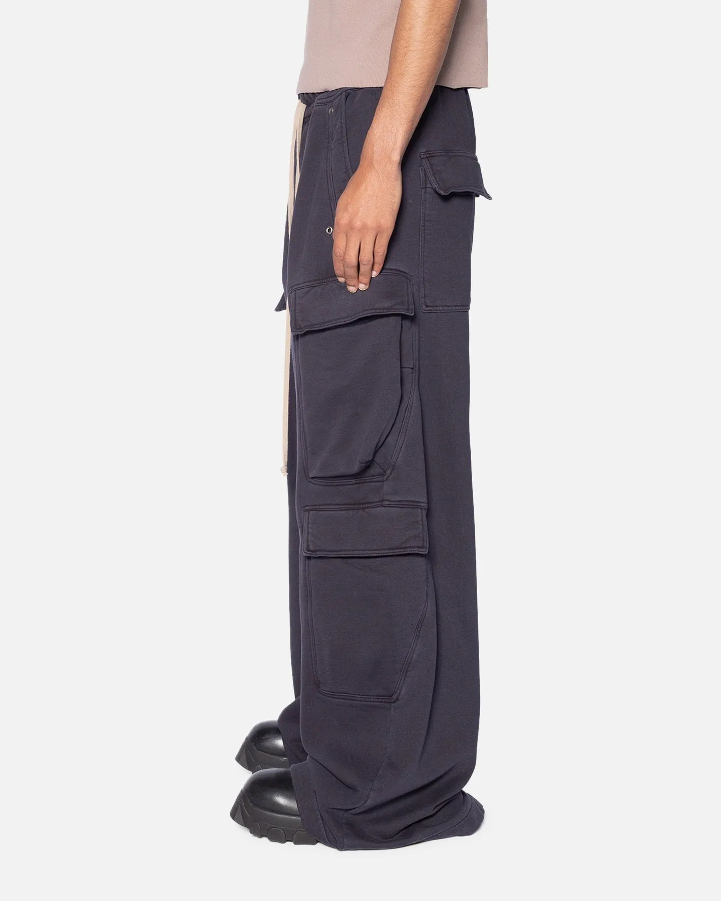 MNML Rave Double Cargo Sweatpants Washed Black sold by Culture Kings product image thumbnail 3