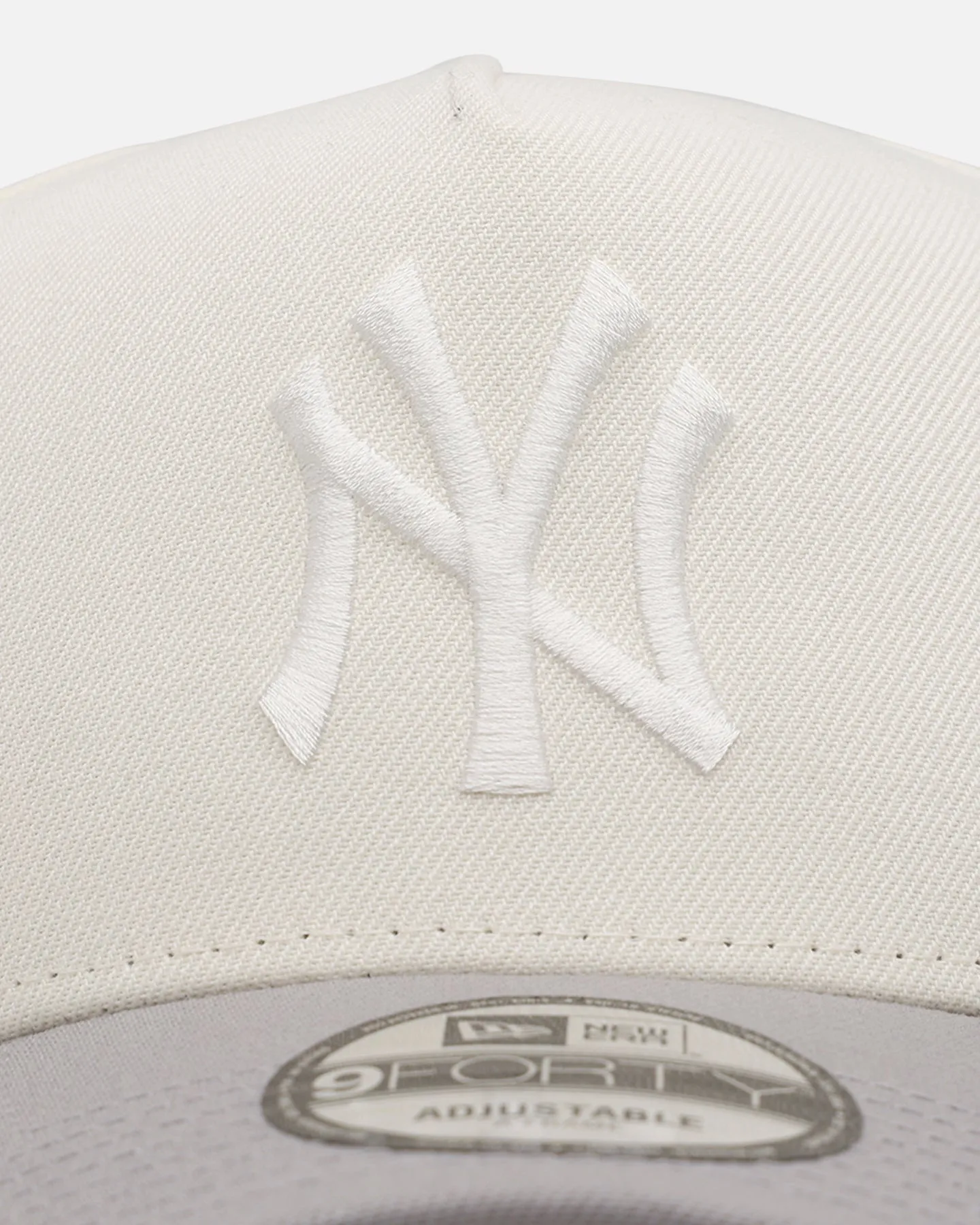 New Era New York Yankees 'Too Clean' 9FORTY A-Frame Snapback Chrome sold by Culture Kings product image thumbnail 5