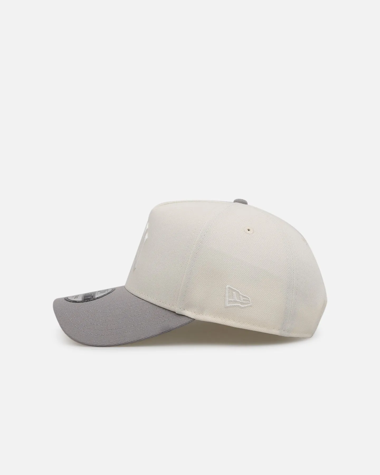 New Era New York Yankees 'Too Clean' 9FORTY A-Frame Snapback Chrome sold by Culture Kings product image thumbnail 4