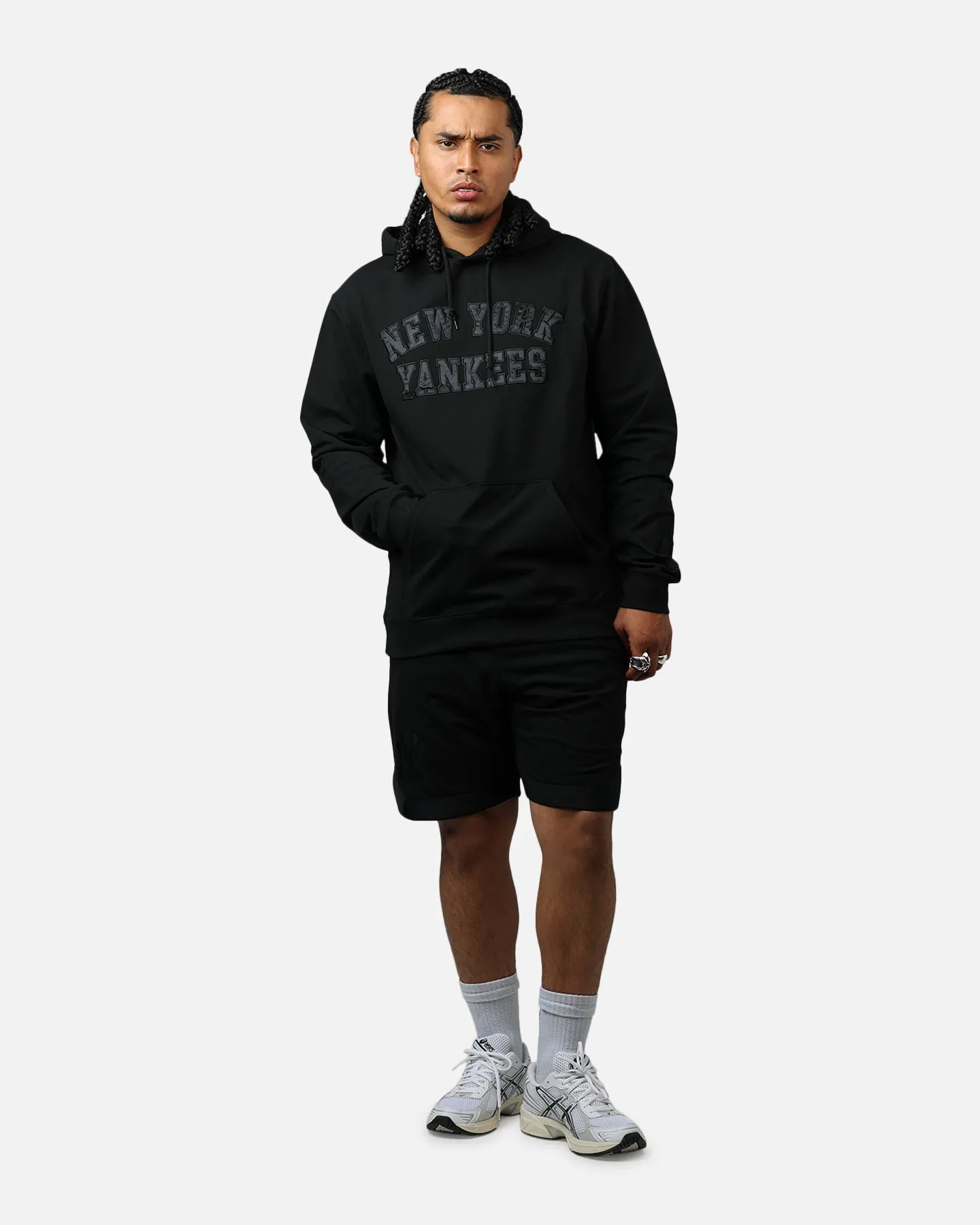 New Era New York Yankees Logo Select Shorts Black/Black sold by Culture Kings product image thumbnail 2