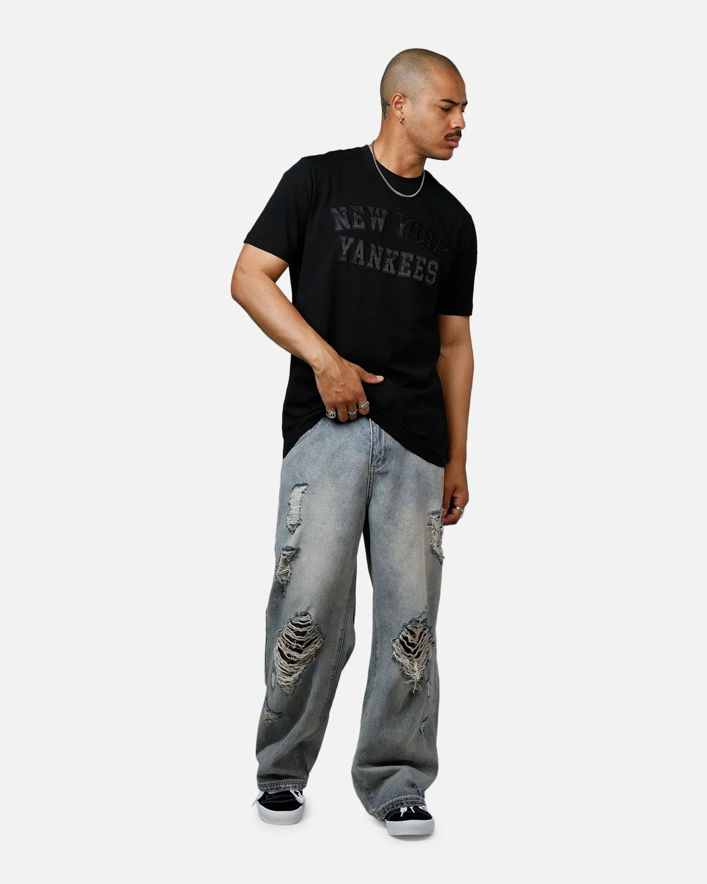 New Era New York Yankees Logo Select T-Shirt Black/Black sold by Culture Kings product image thumbnail 3