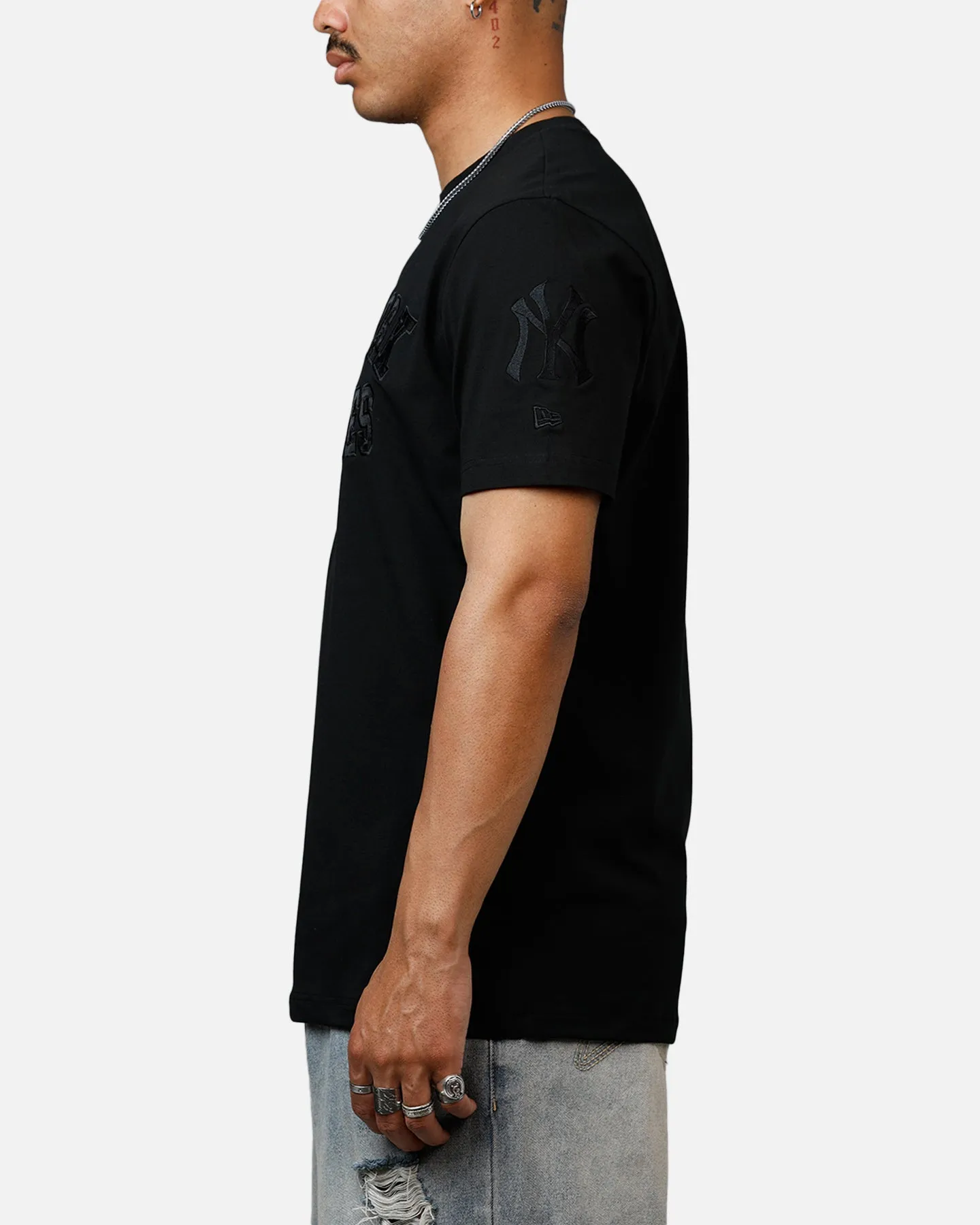 New Era New York Yankees Logo Select T-Shirt Black/Black sold by Culture Kings product image thumbnail 5