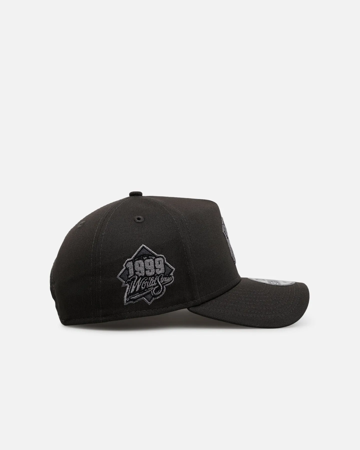 New Era New York Yankees 'Carbon Weave' 9FORTY A-Frame Snapback Black sold by Culture Kings product image thumbnail 3