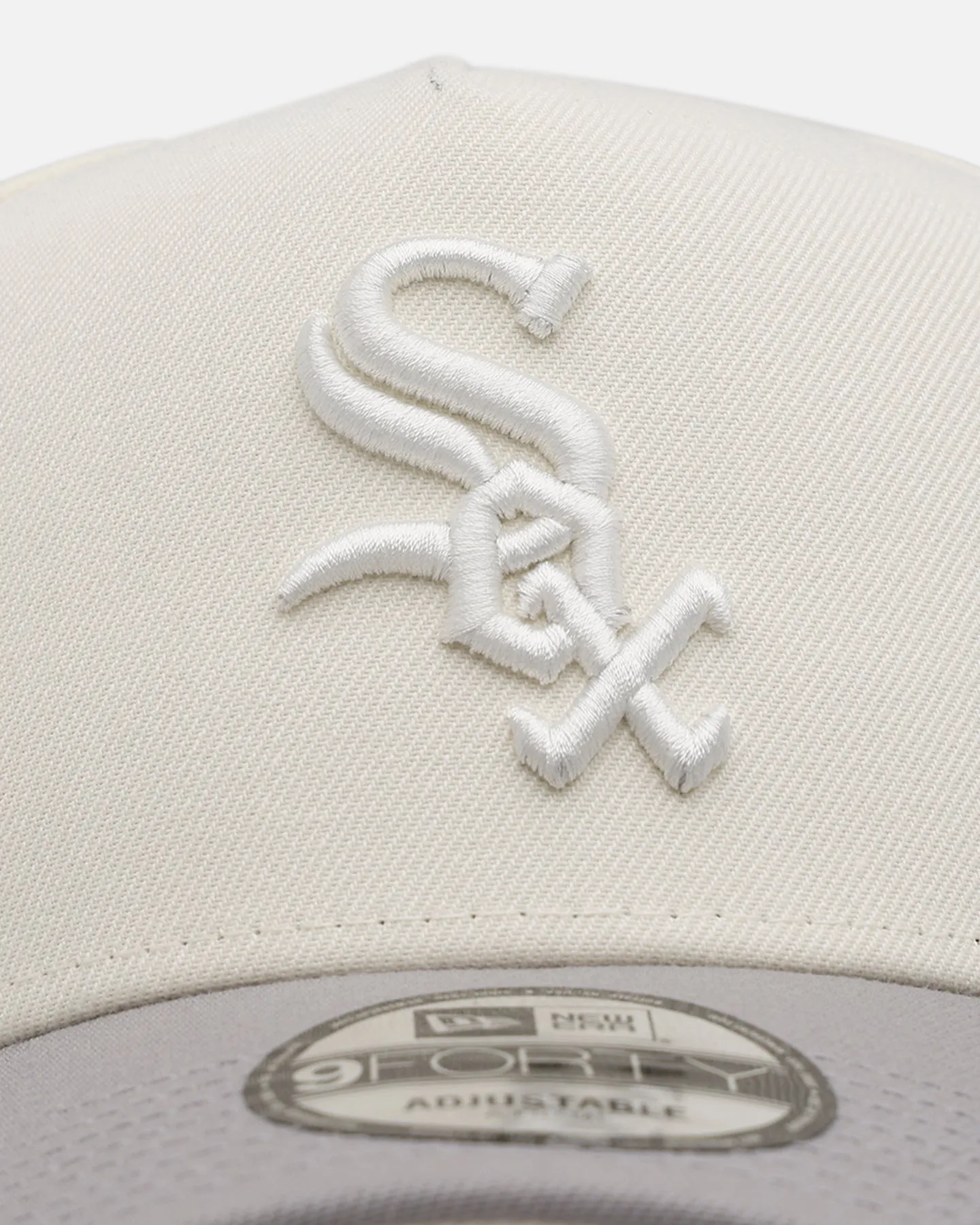 New Era Chicago White Sox 'Too Clean' 9FORTY A-Frame Snapback Chrome sold by Culture Kings product image thumbnail 5