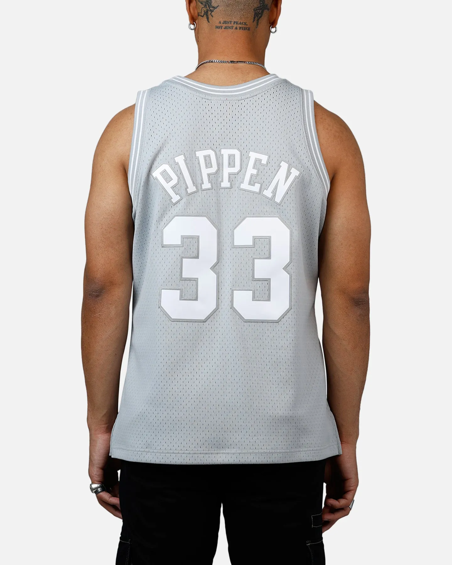Mitchell & Ness Chicago Bulls Scottie Pippen 1997-1998 Swingman Jersey Grey sold by Culture Kings product image thumbnail 2