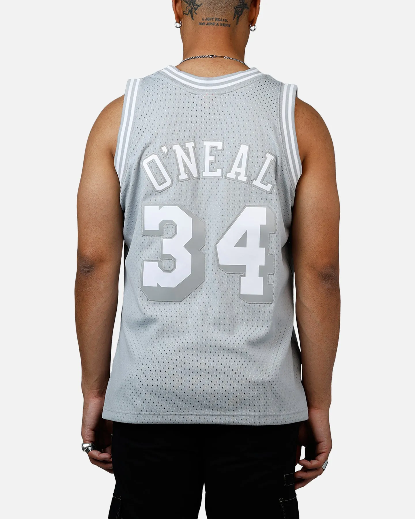 Mitchell & Ness Los Angeles Lakers Shaquille O'Neal 1996-1997 Swingman Jersey Grey sold by Culture Kings product image thumbnail 2