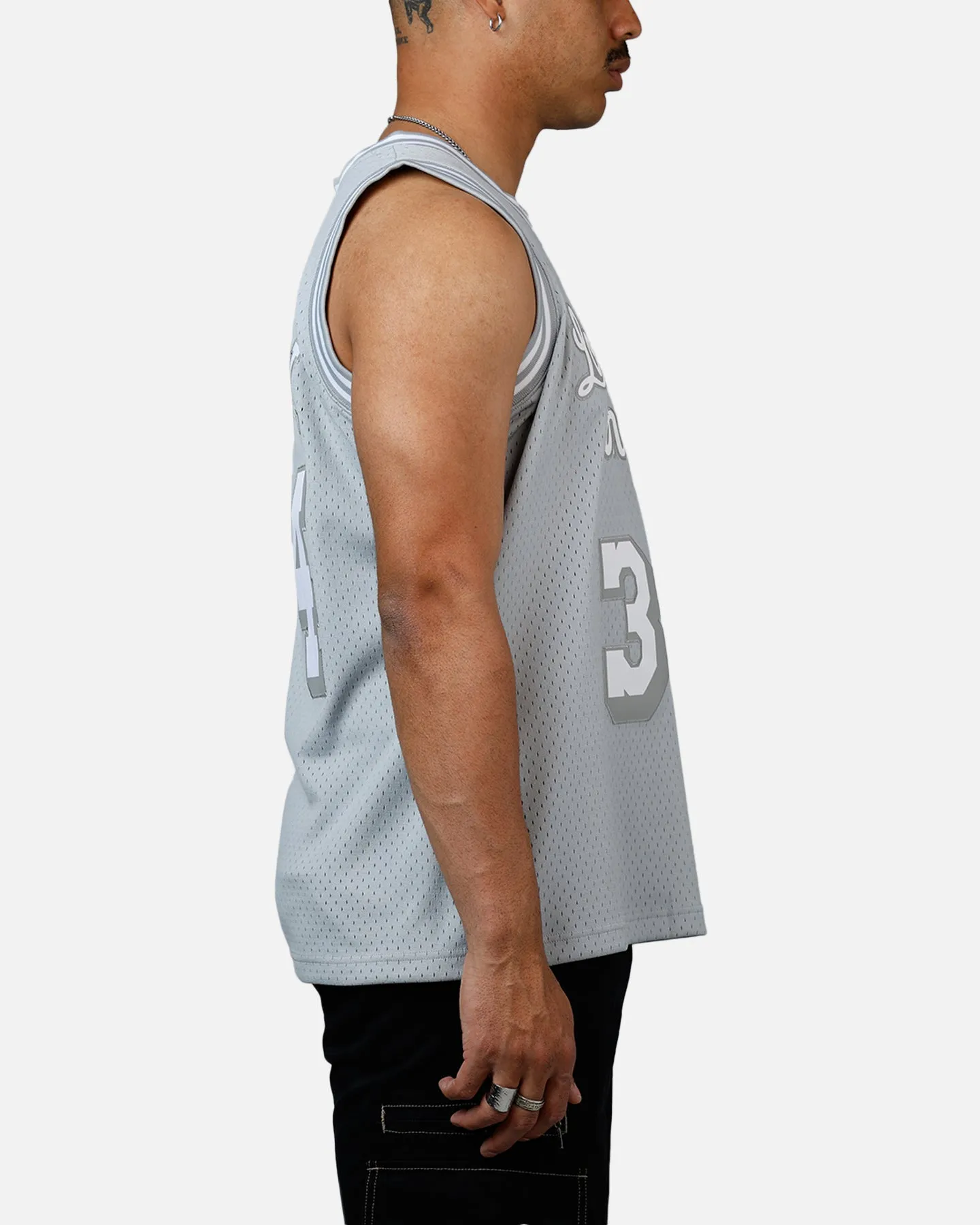 Mitchell & Ness Los Angeles Lakers Shaquille O'Neal 1996-1997 Swingman Jersey Grey sold by Culture Kings product image thumbnail 4