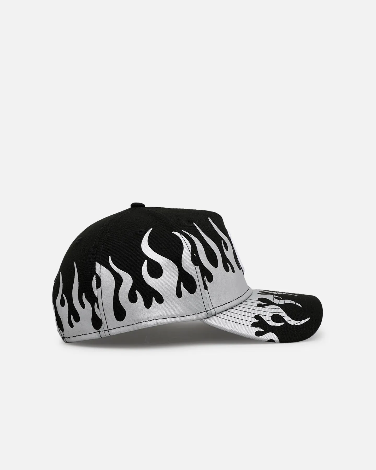 New Era New York Yankees 'Metallic Flames' 9FORTY A-Frame Snapback Black/Silver sold by Culture Kings product image thumbnail 3