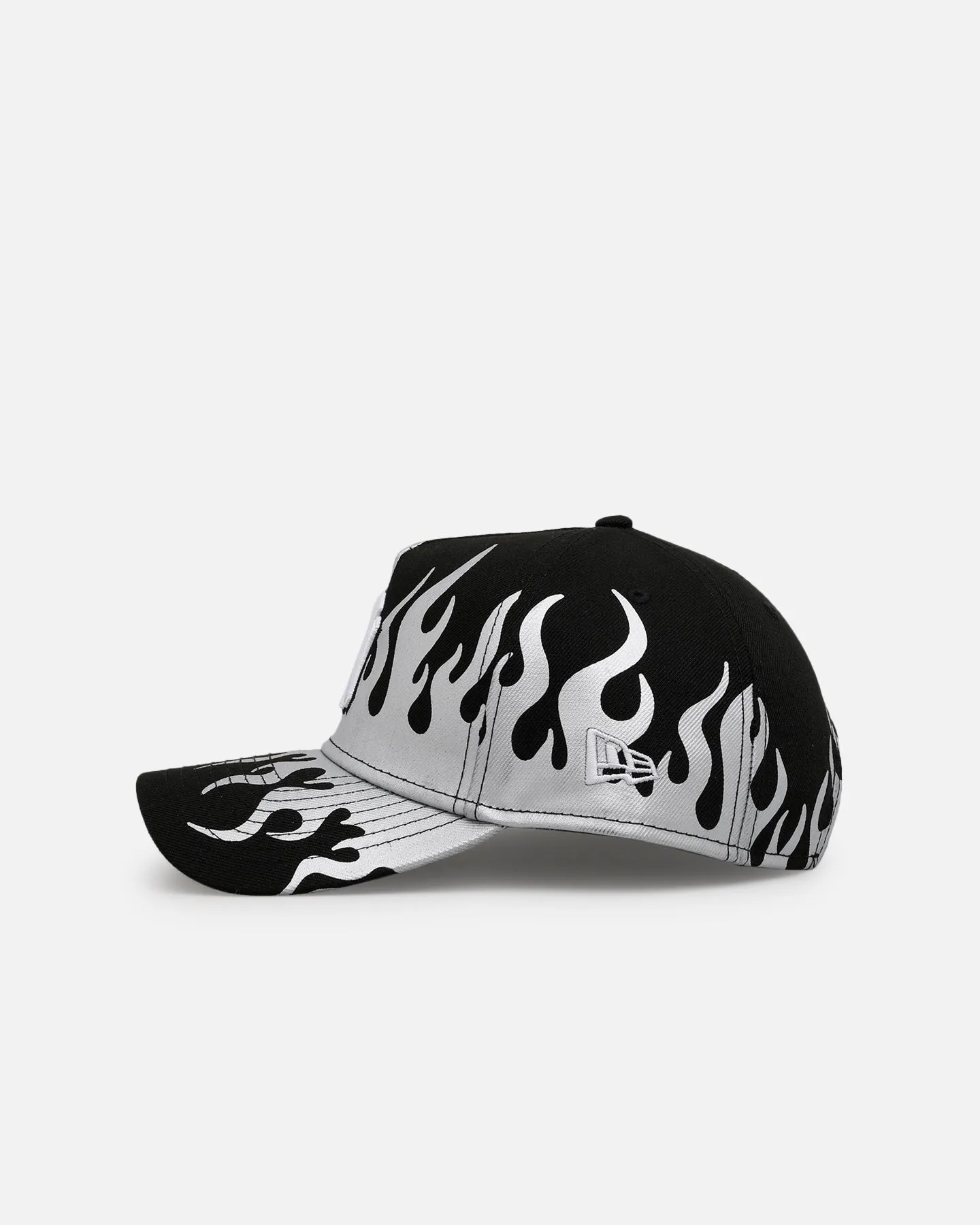 New Era New York Yankees 'Metallic Flames' 9FORTY A-Frame Snapback Black/Silver sold by Culture Kings product image thumbnail 4