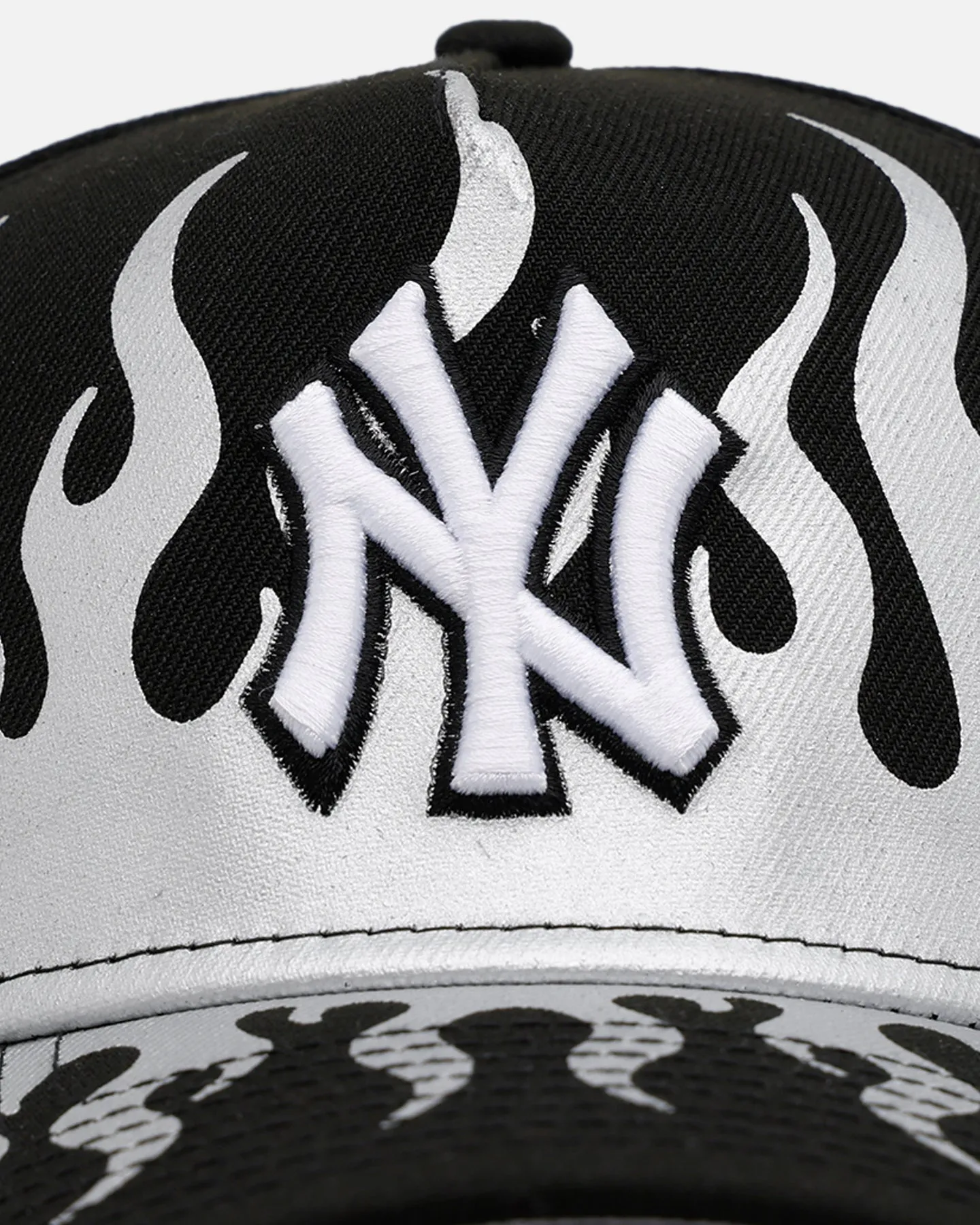 New Era New York Yankees 'Metallic Flames' 9FORTY A-Frame Snapback Black/Silver sold by Culture Kings product image thumbnail 5